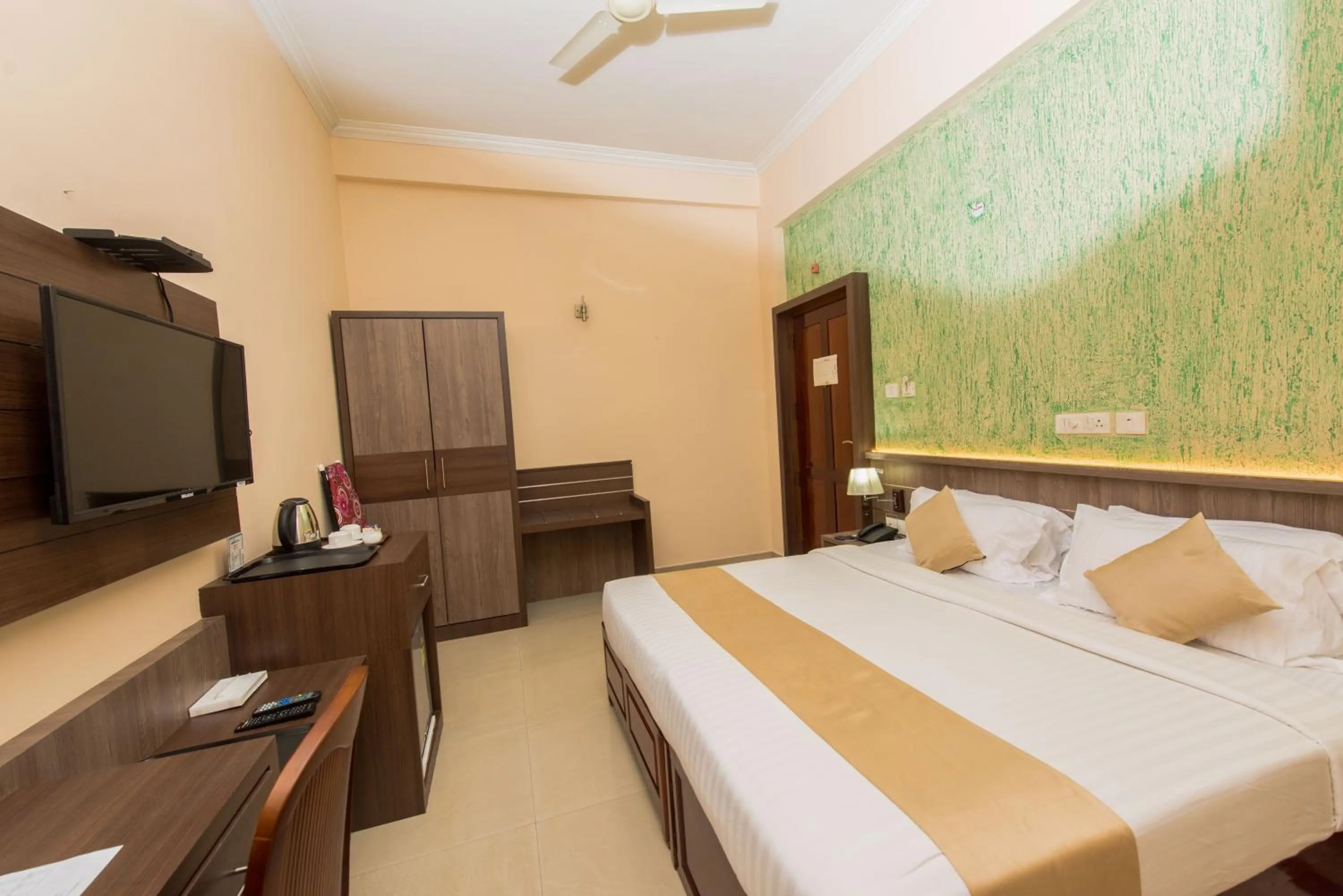 Bed in Kallada Golden Hotel