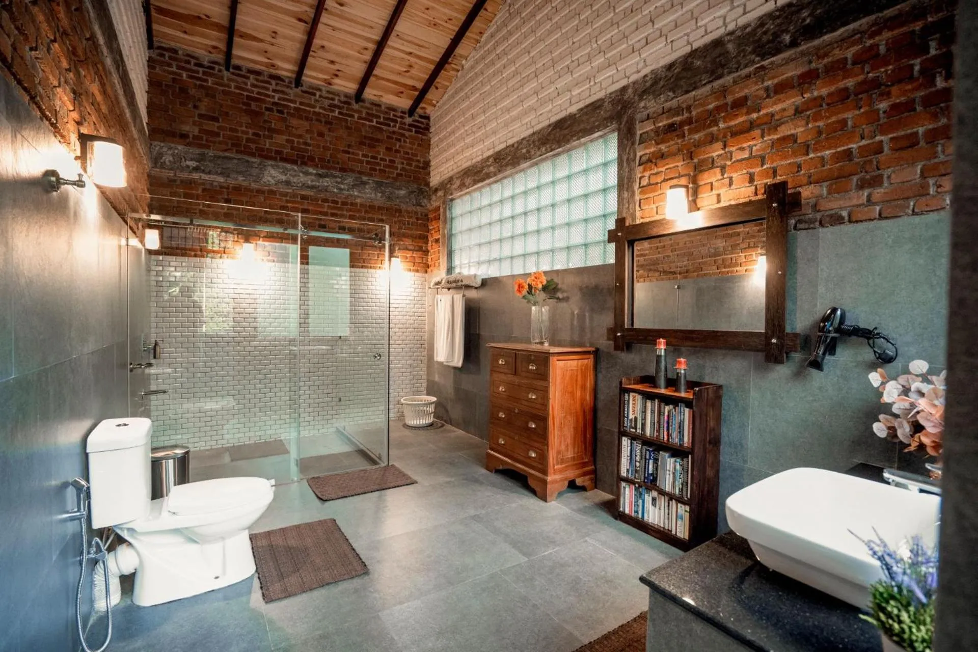 Shower in Arsulana Eco Lodge & Spa