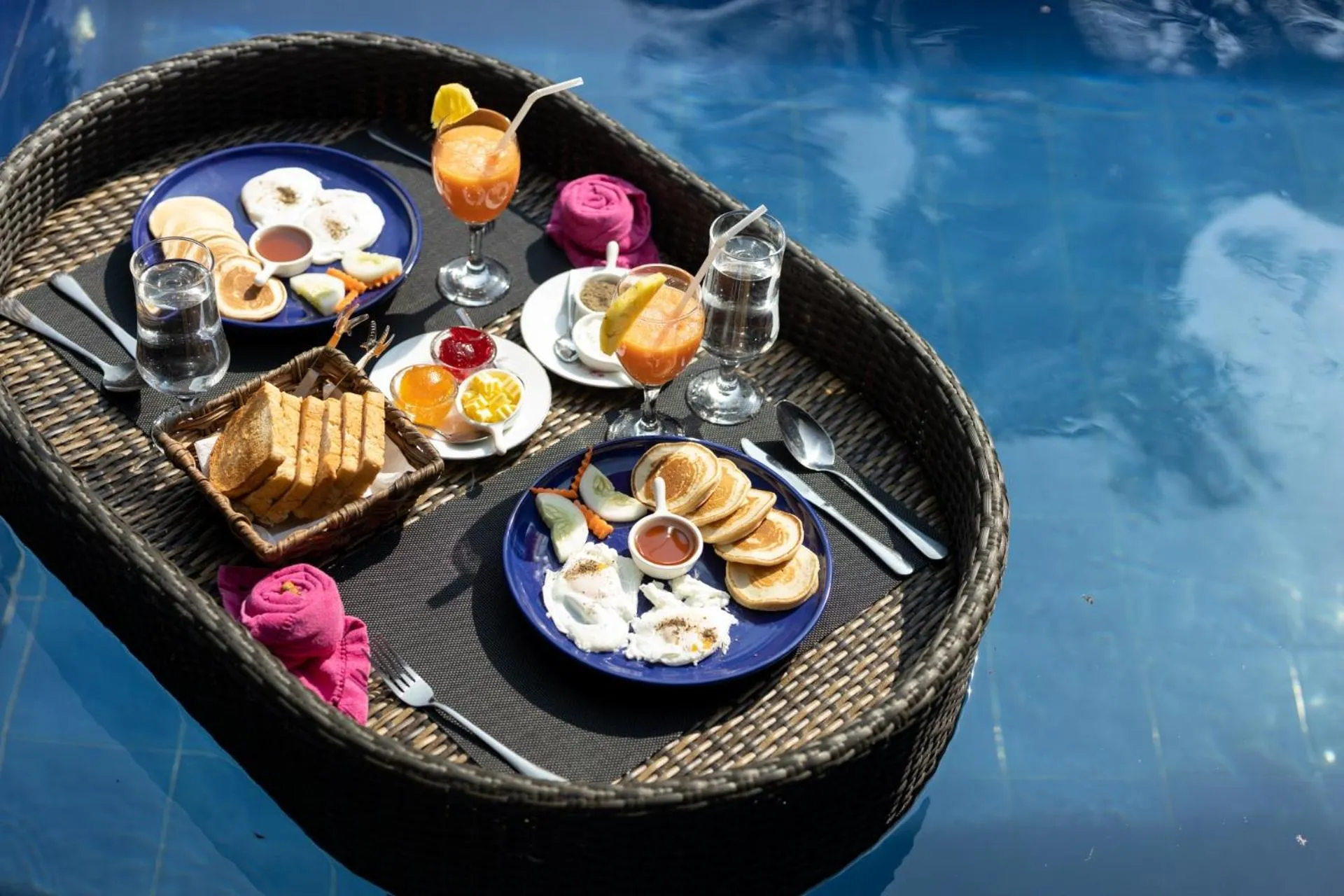 Food and drinks in Arsulana Eco Lodge & Spa