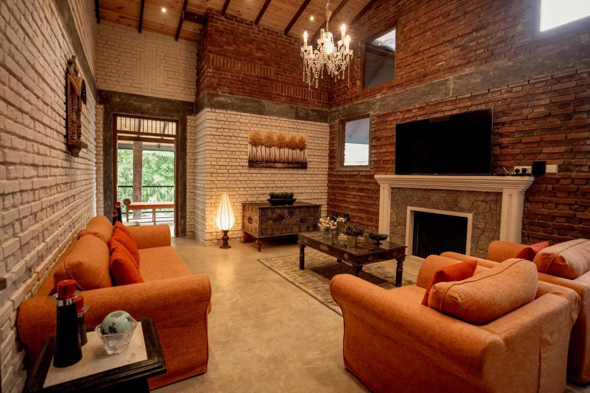 TV and multimedia in Arsulana Eco Lodge & Spa