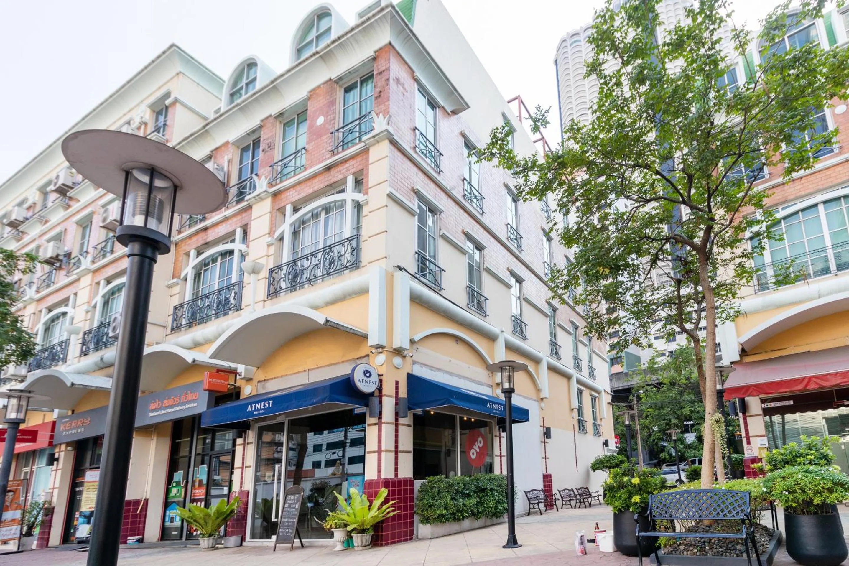 Facade/entrance in Atnest Hostel