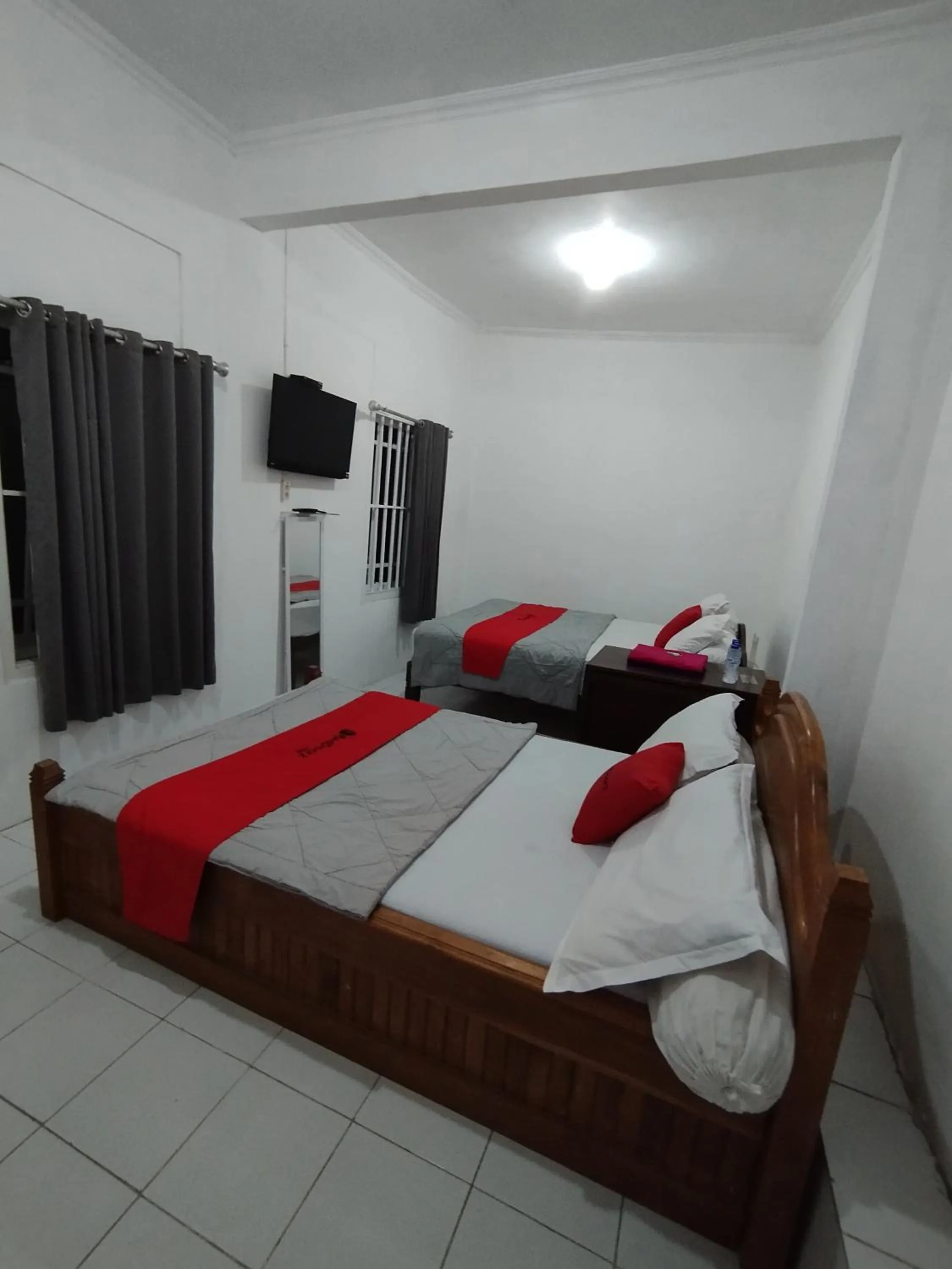 Bedroom, Bed in RedDoorz near Terminal Condong Catur