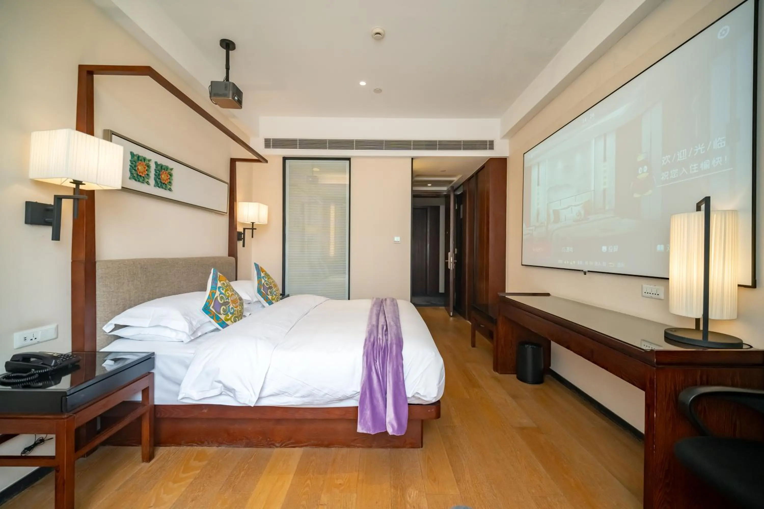 View (from property/room), Bed in SSAW Boutique Hotel Shanghai Yilin