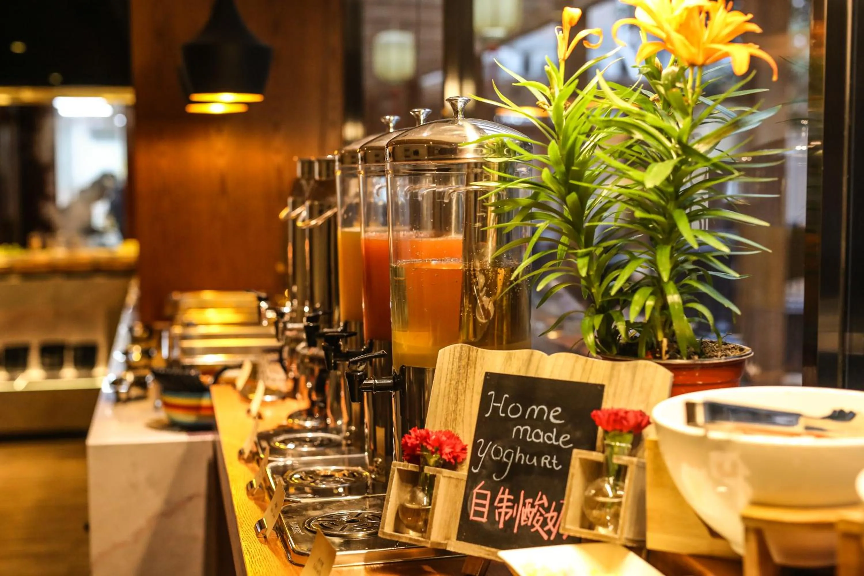 Restaurant/places to eat in SSAW Boutique Hotel Shanghai Yilin