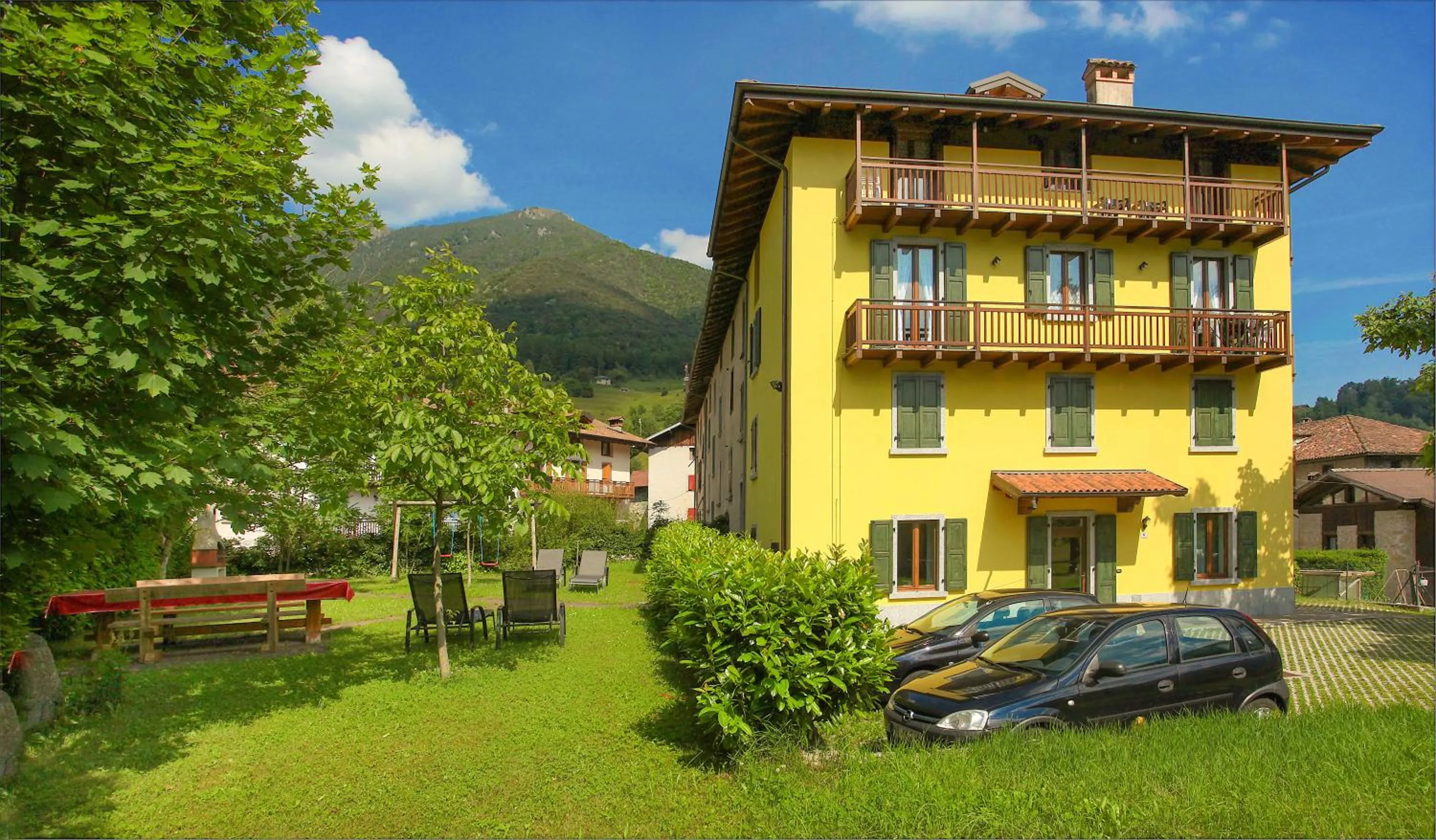 Property building in Casa Elena