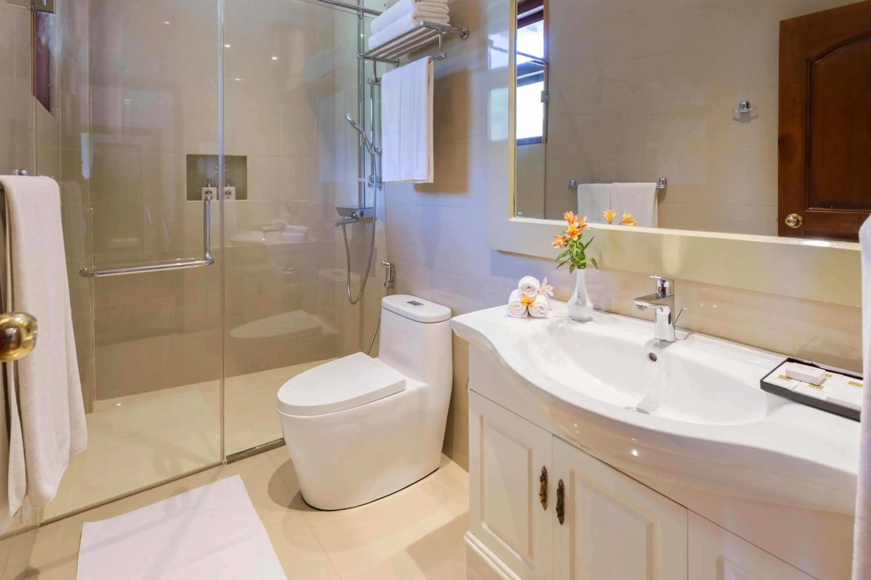 Shower in Serene Kandy