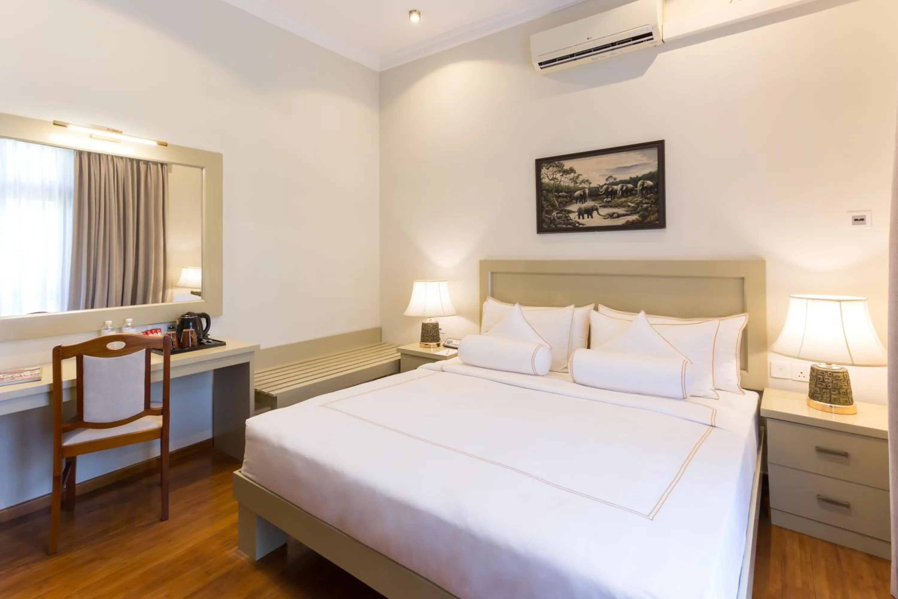 Bedroom, Bed in Serene Kandy