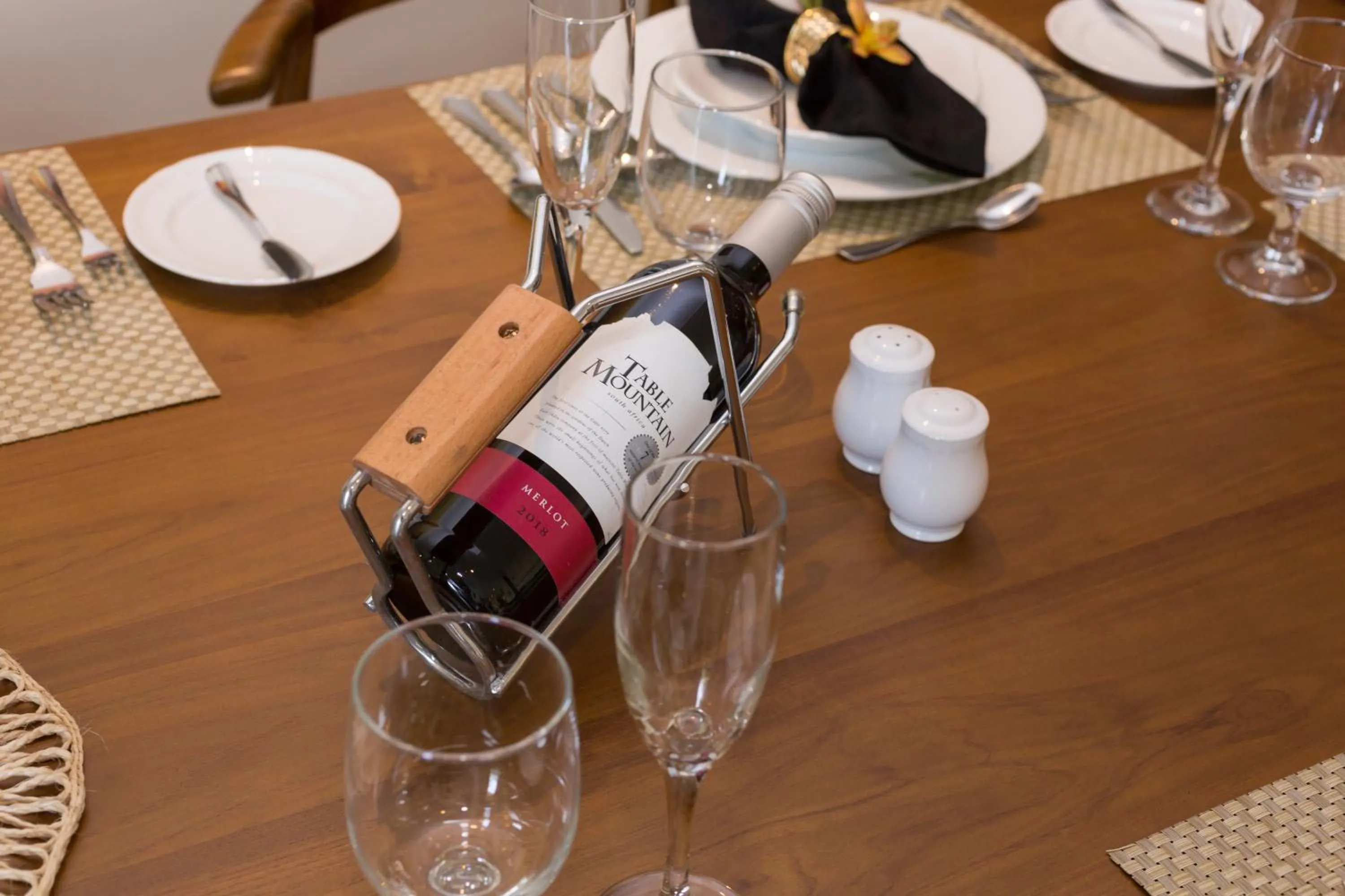 Drinks in Serene Kandy