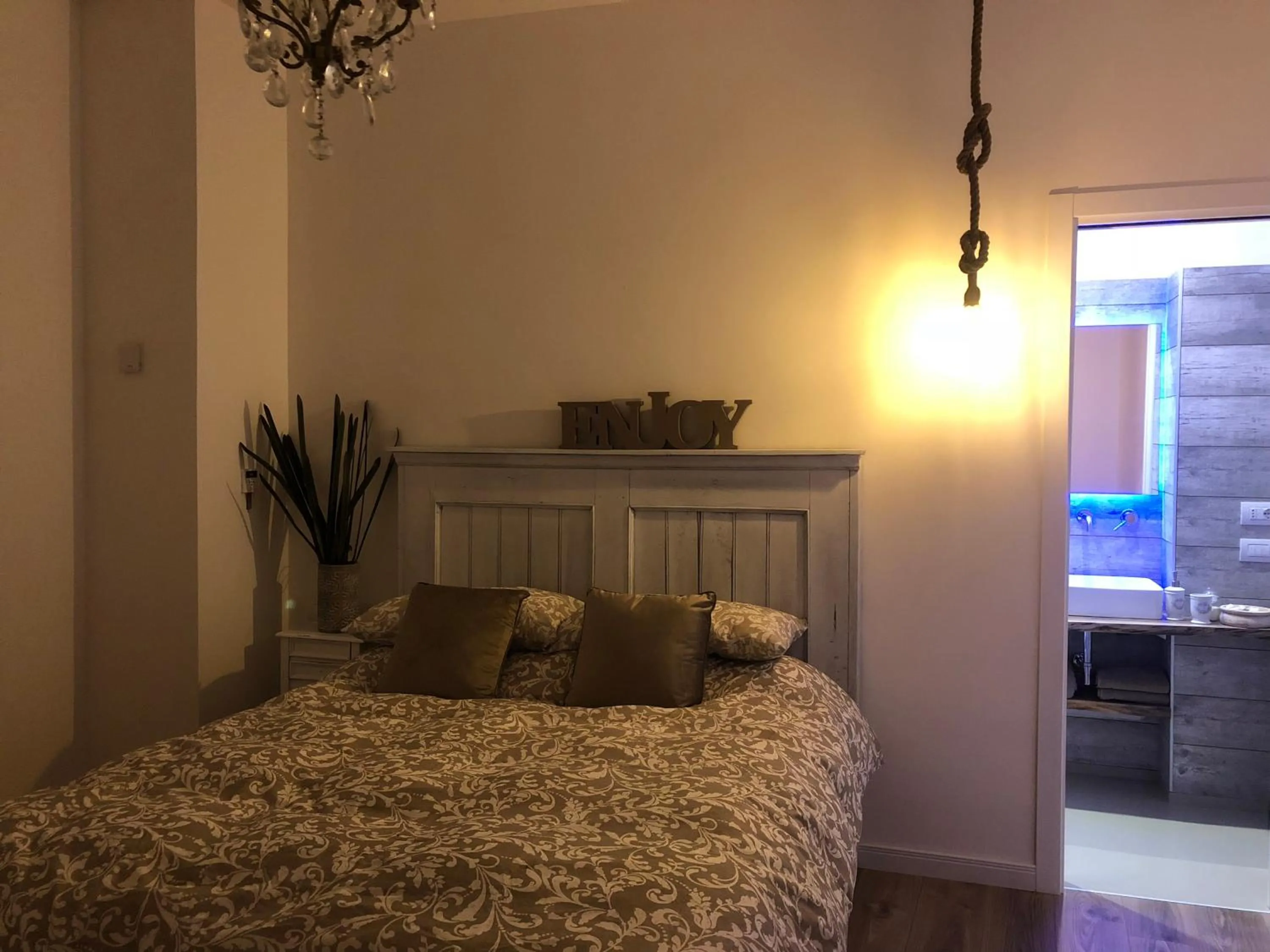 Bed in Edera e Camelie