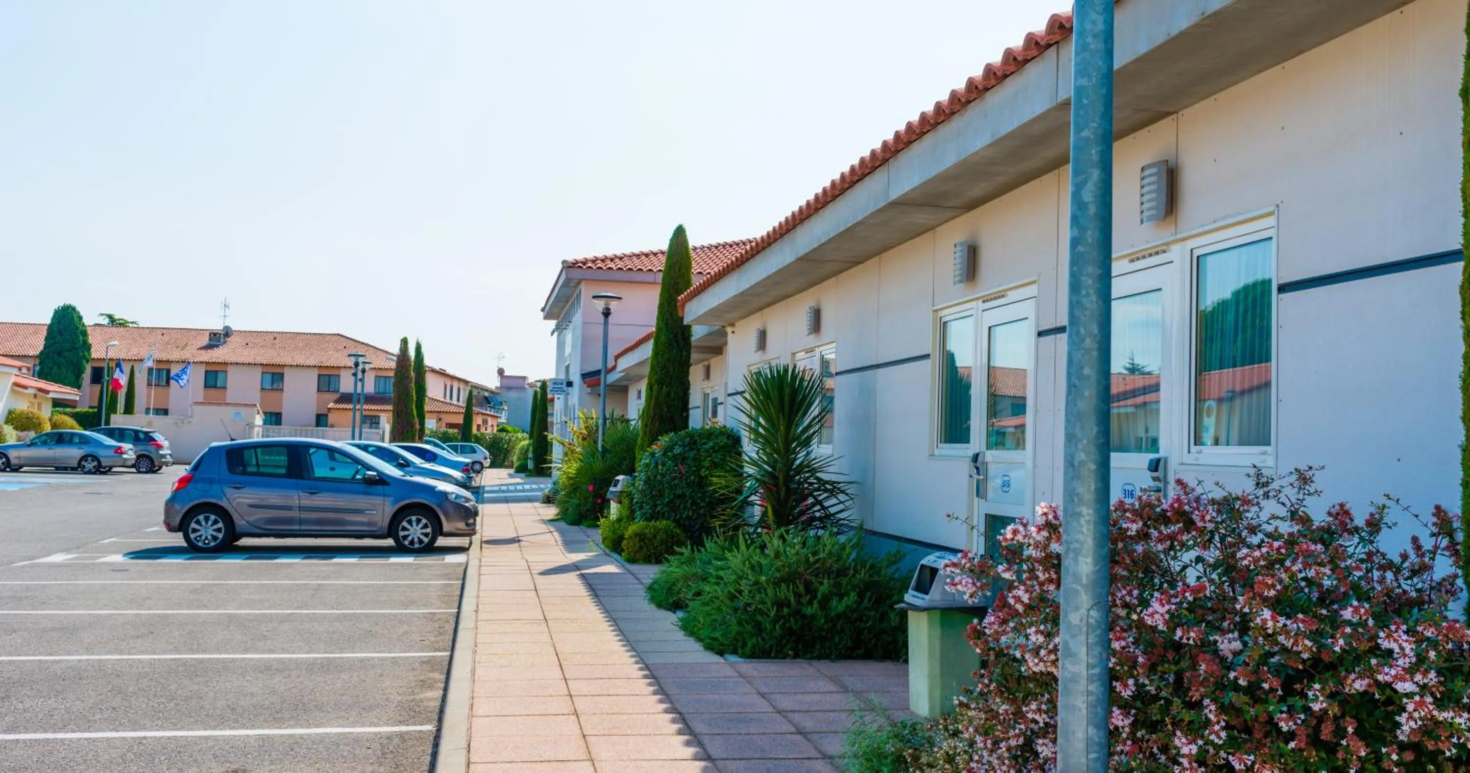 Property building in Allotel