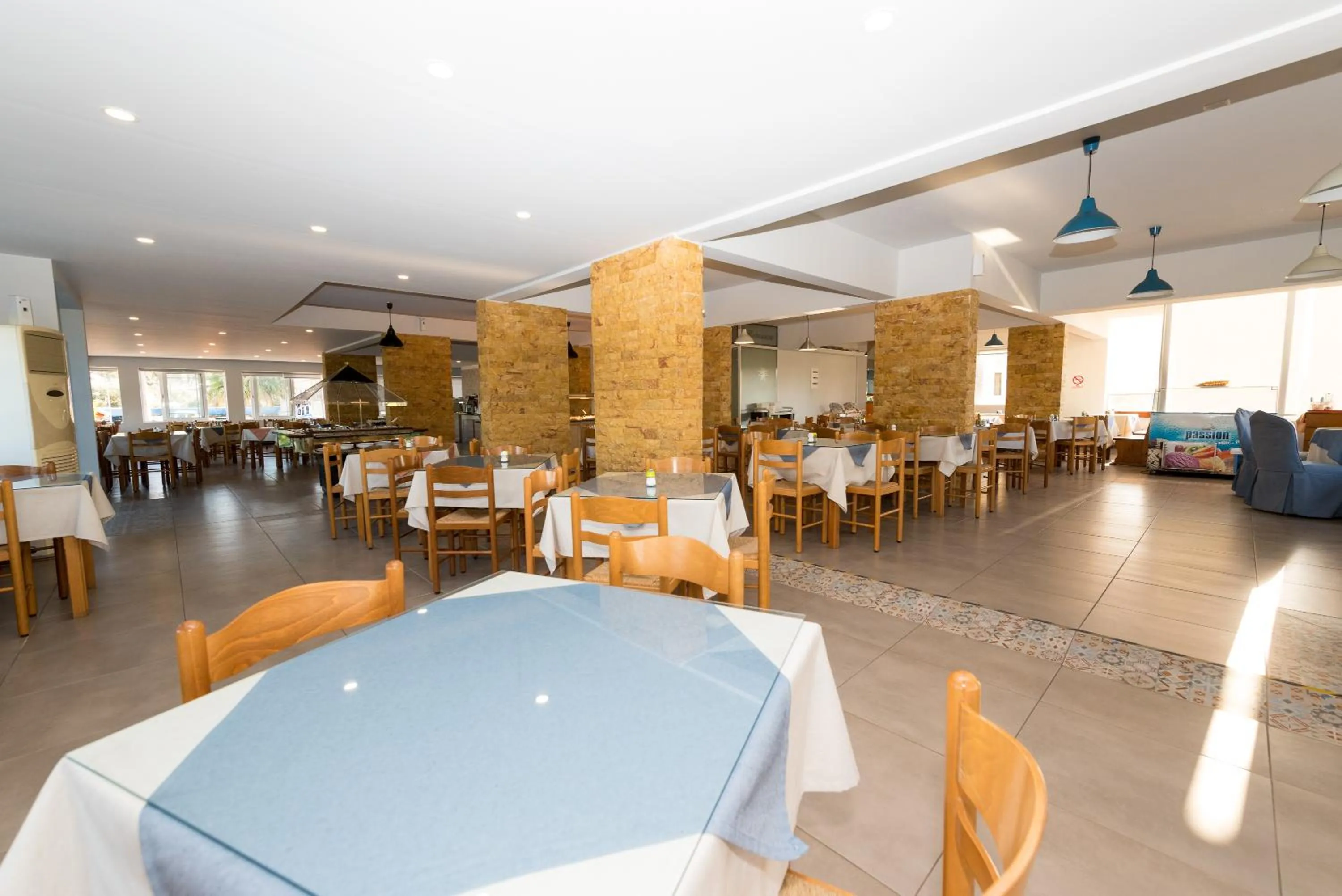 Restaurant/places to eat in Fantasy Hotel