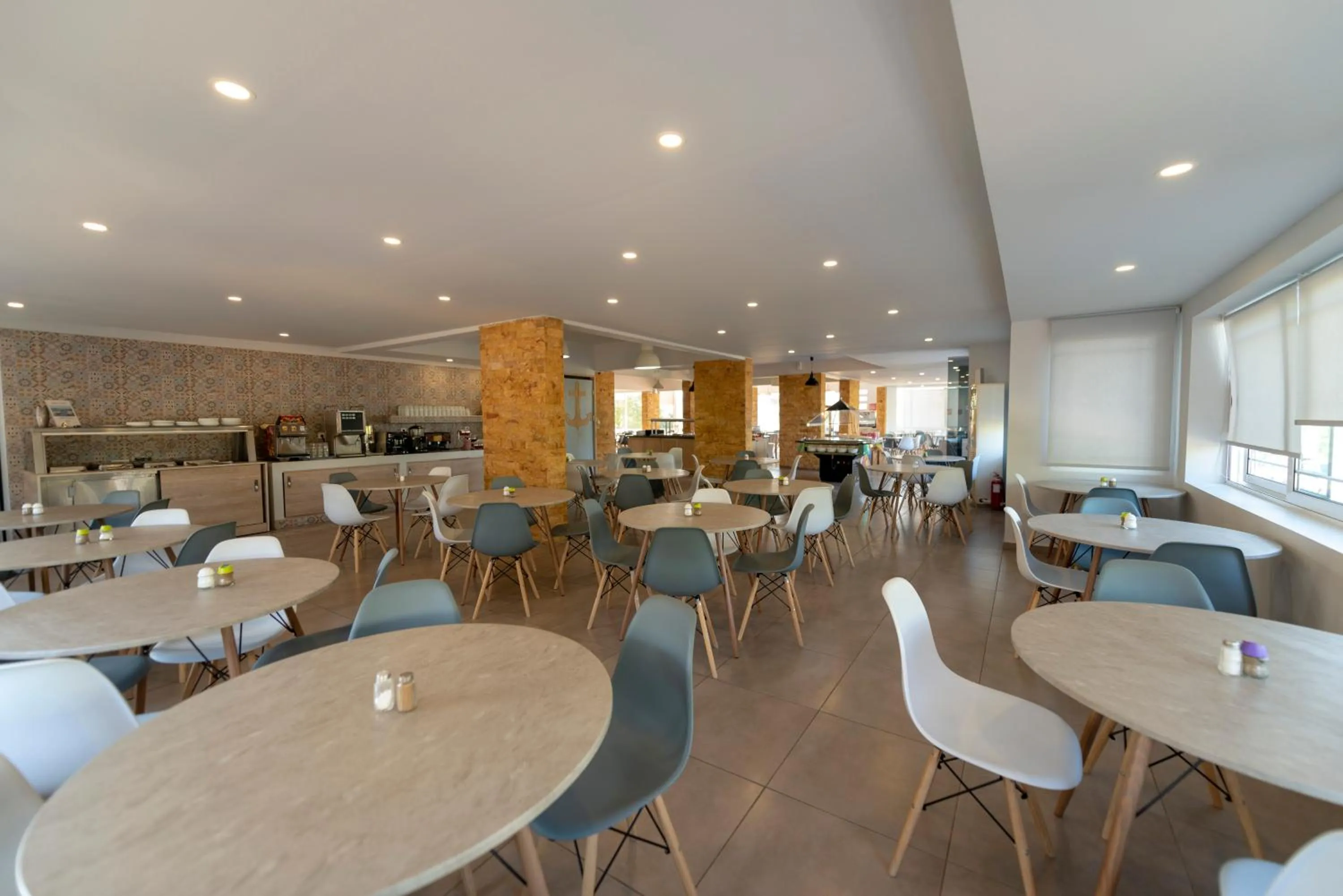 Restaurant/places to eat in Fantasy Hotel