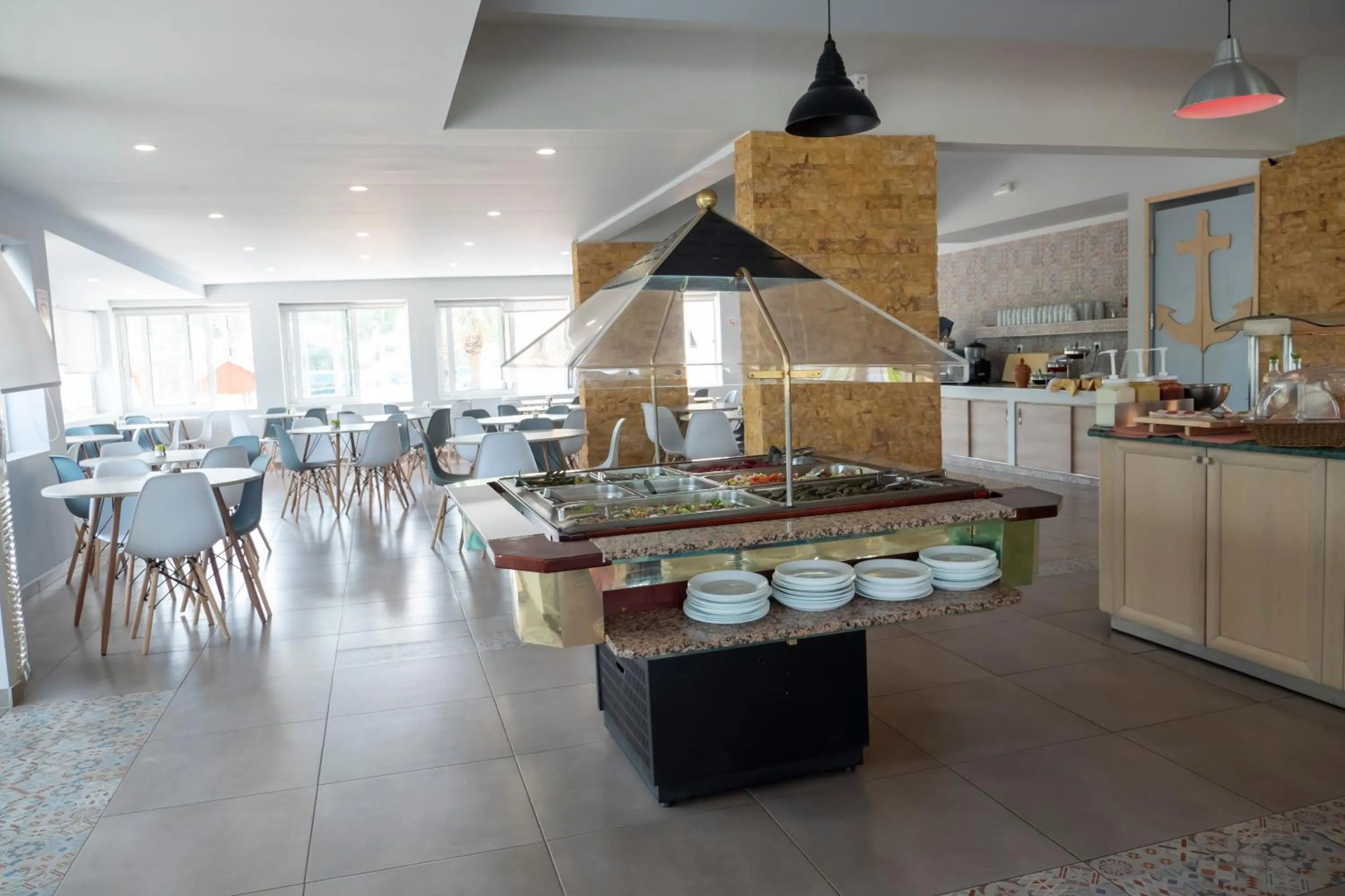 Restaurant/places to eat in Fantasy Hotel