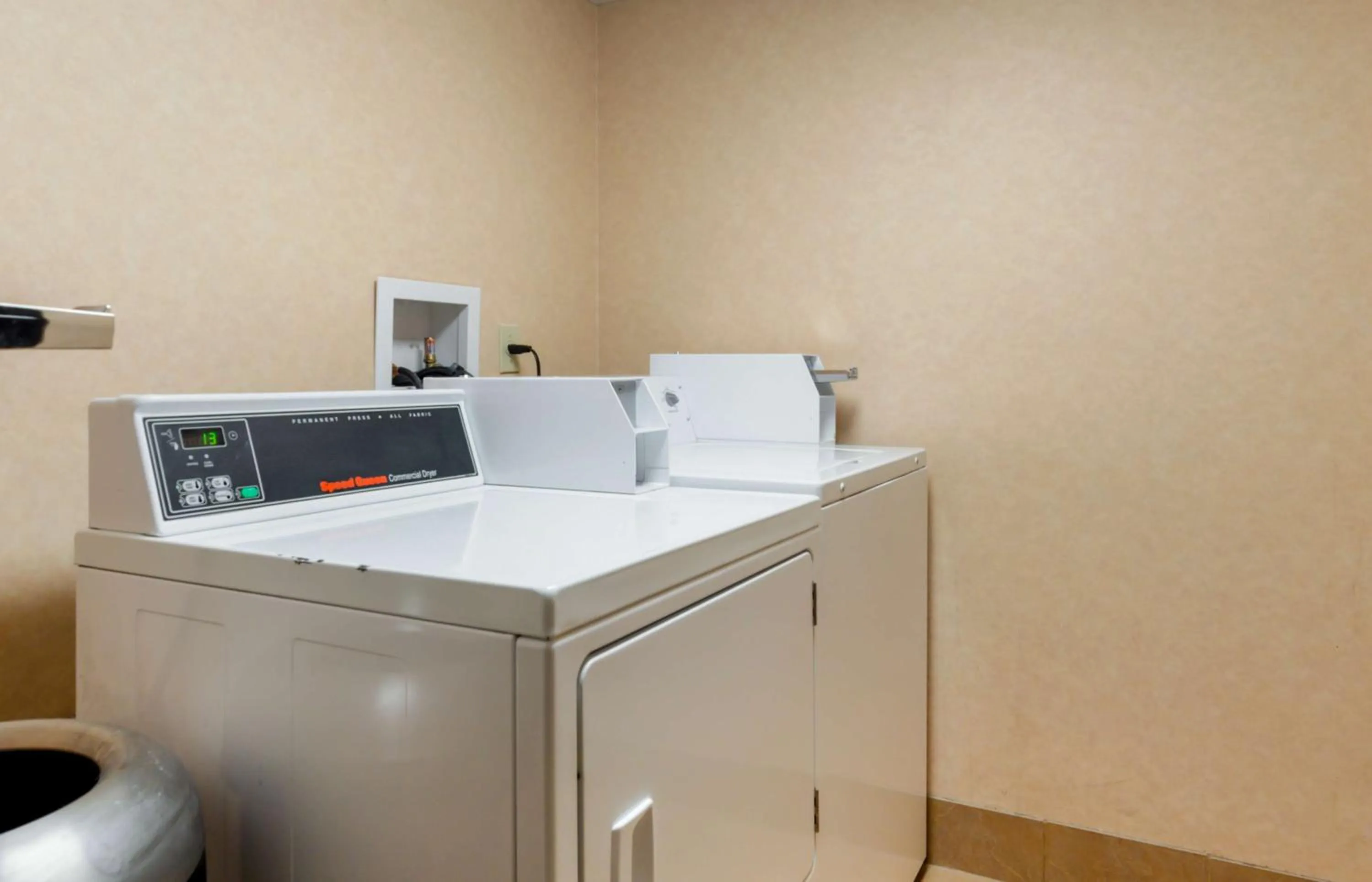 Bedroom in BEST WESTERN PLUS Inn at Valley View