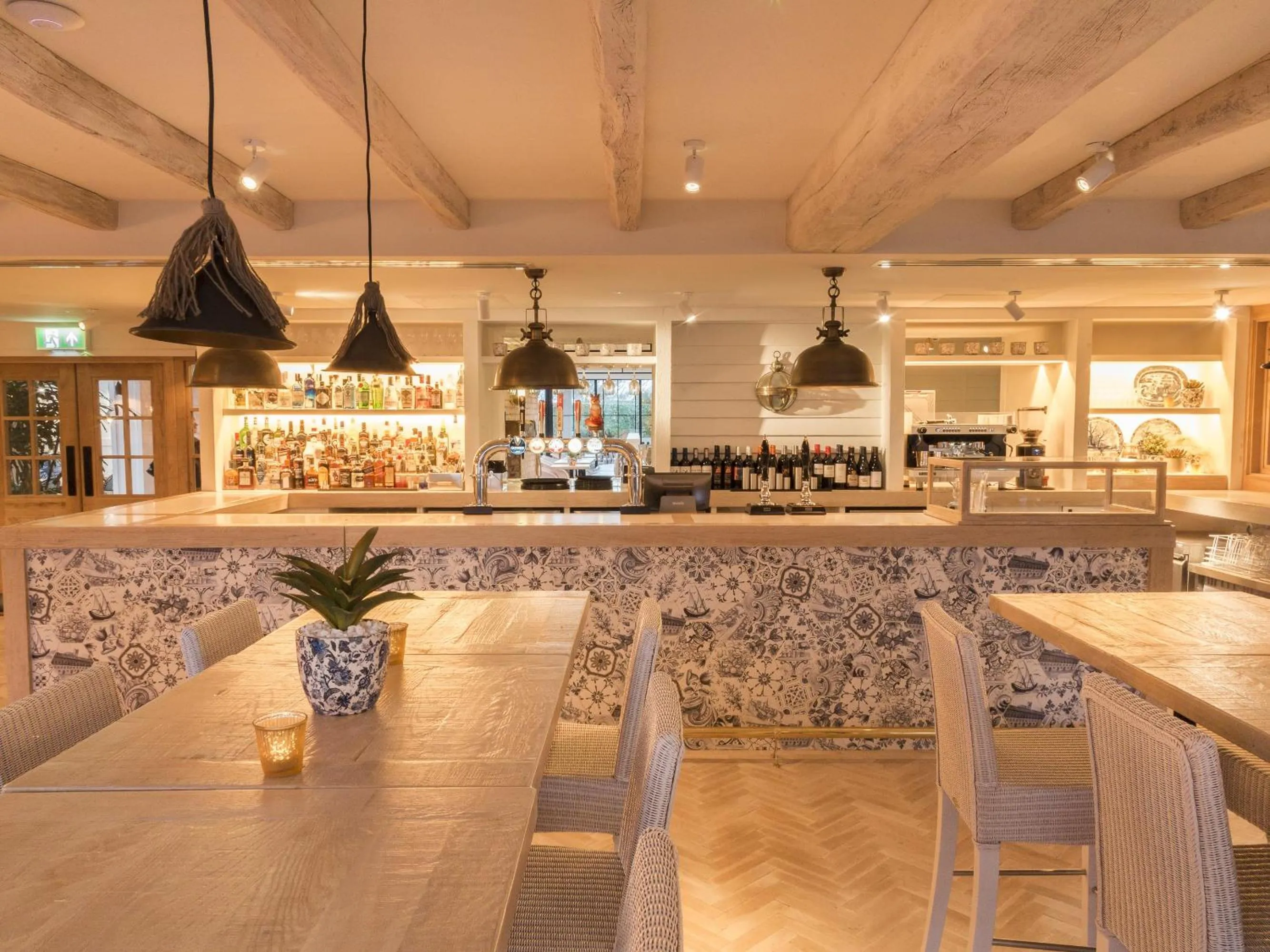 Lounge or bar in Sandy Mount House