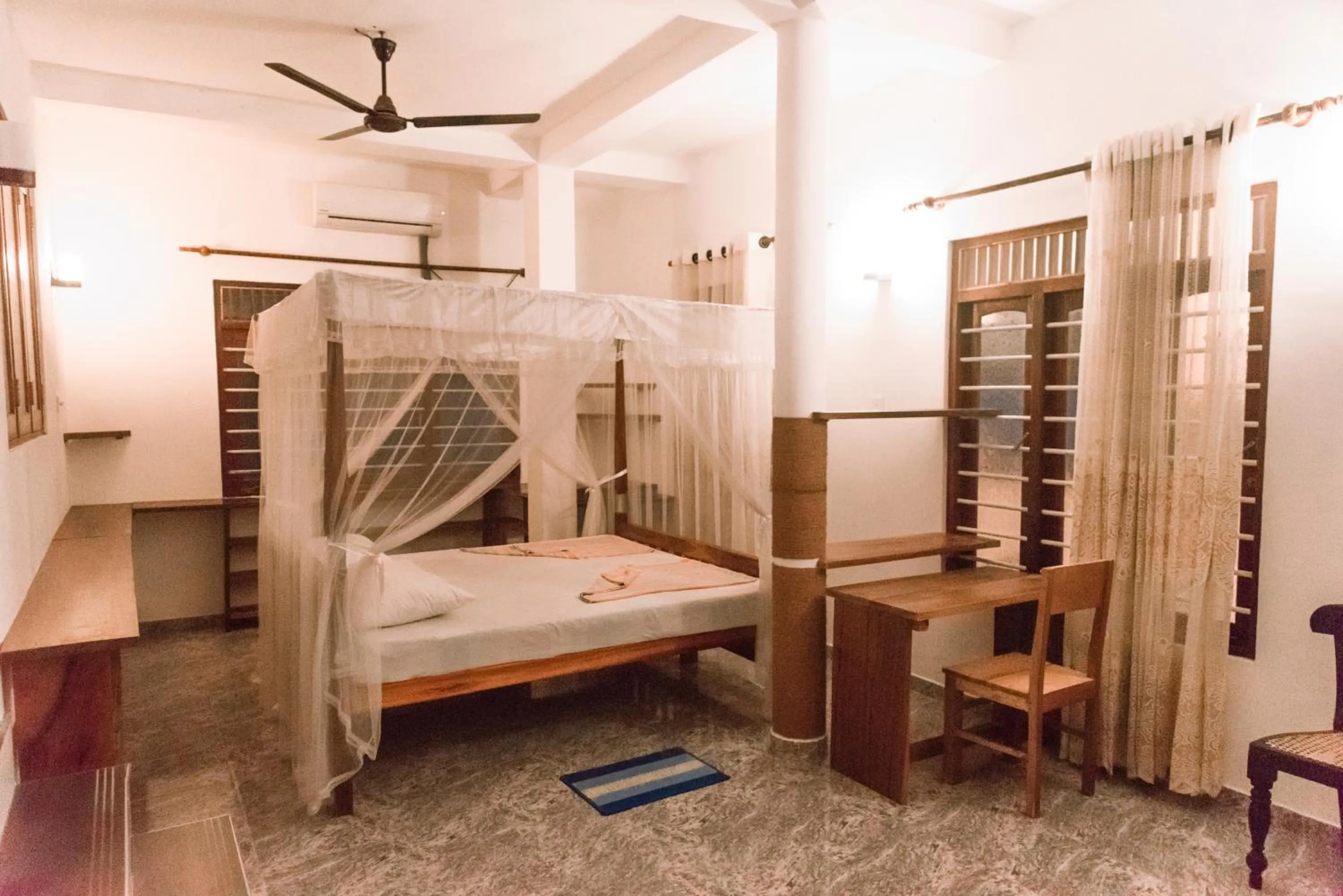 Photo of the whole room in Rock House