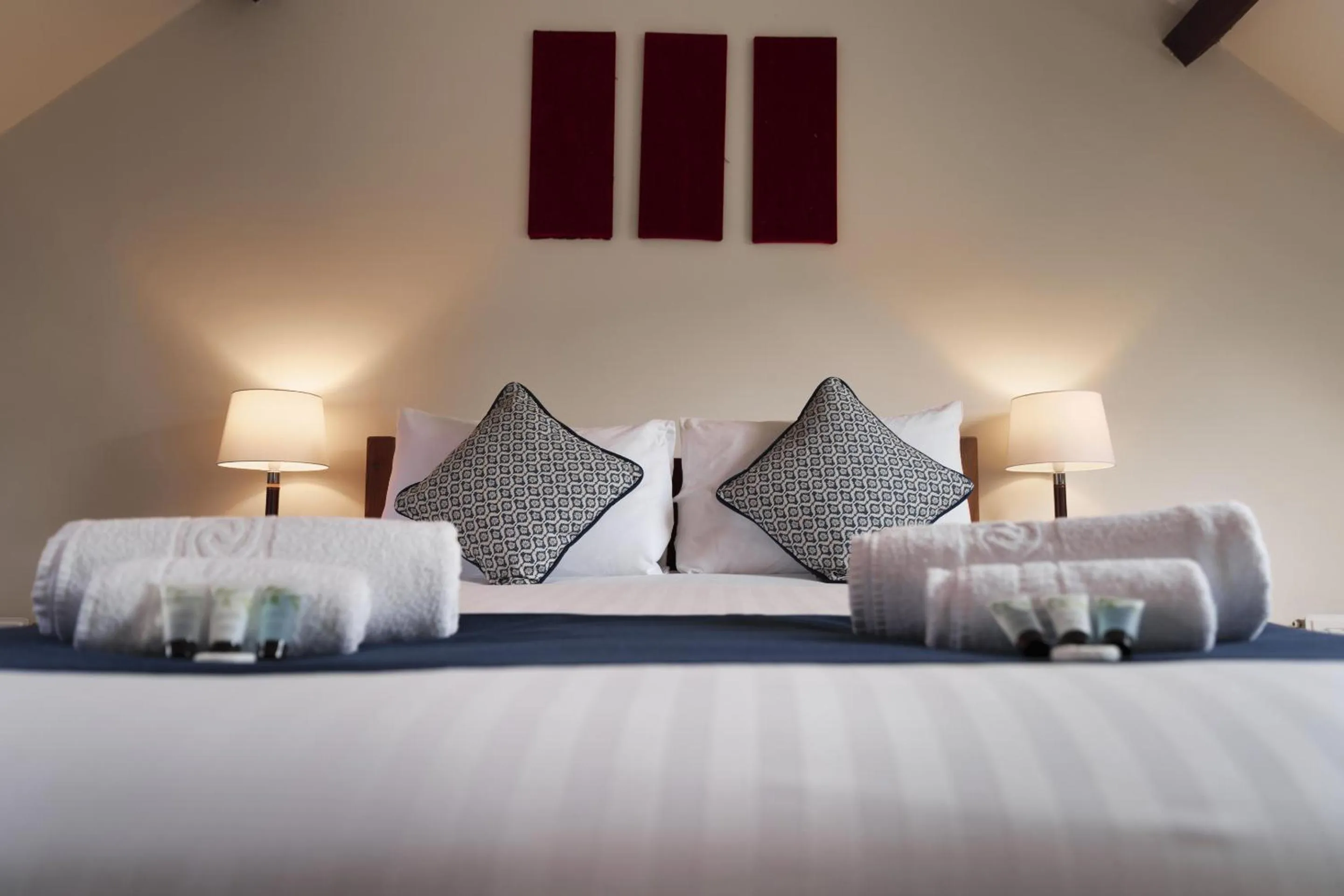 Other, Bed in The Cromwell Arms Inn