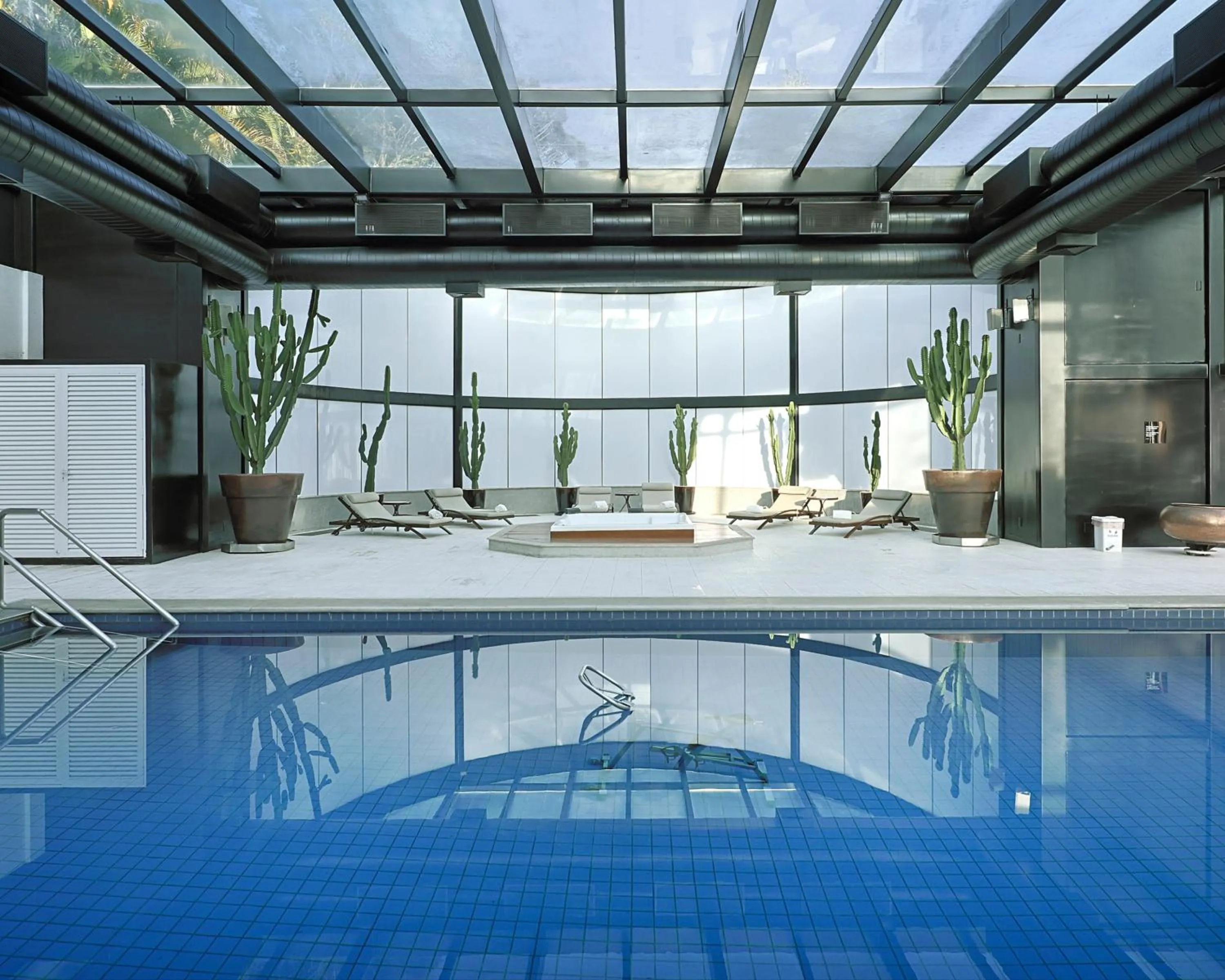 Swimming pool in Unique Garden