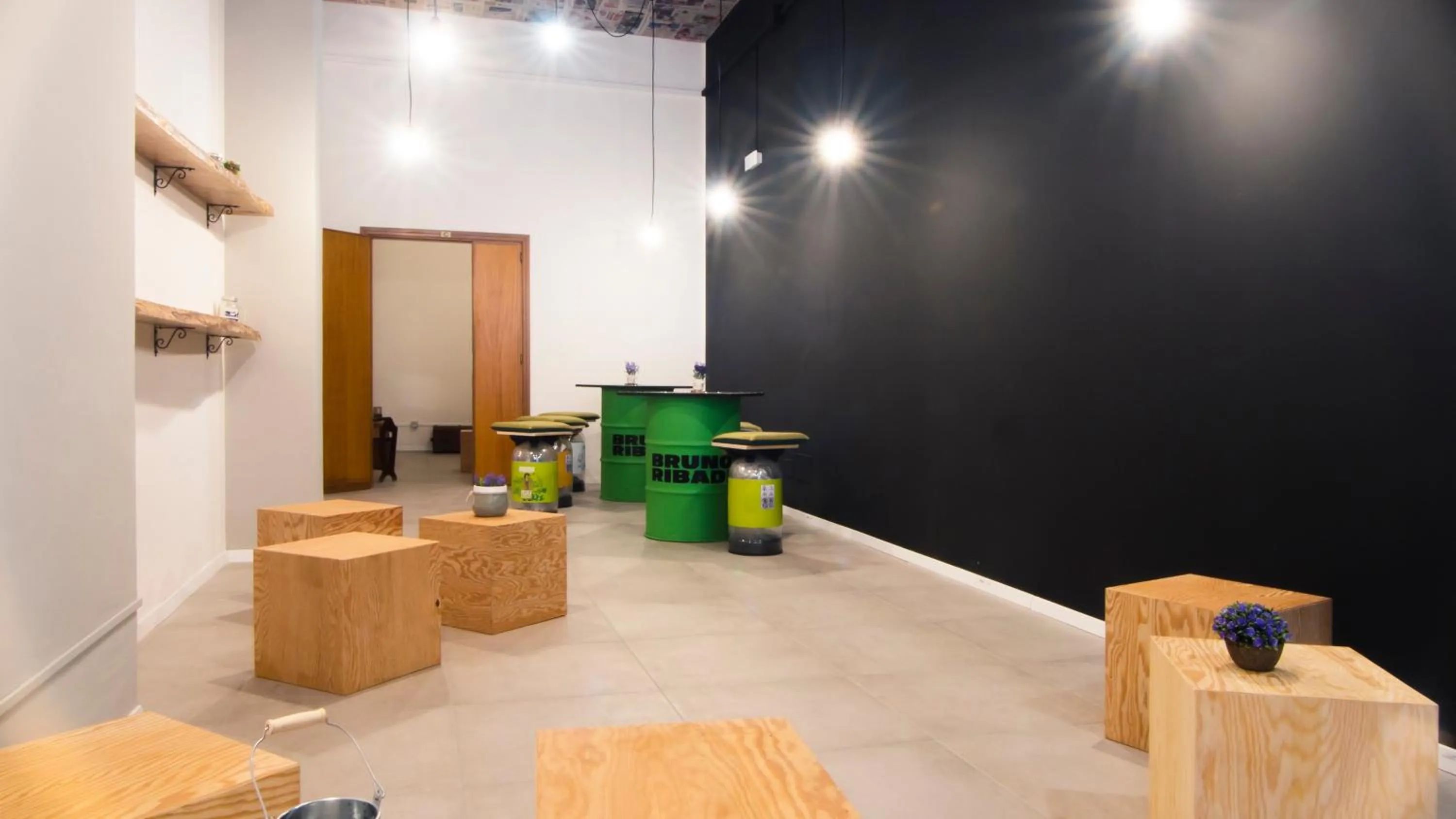 Communal lounge/ TV room in Hostelleria