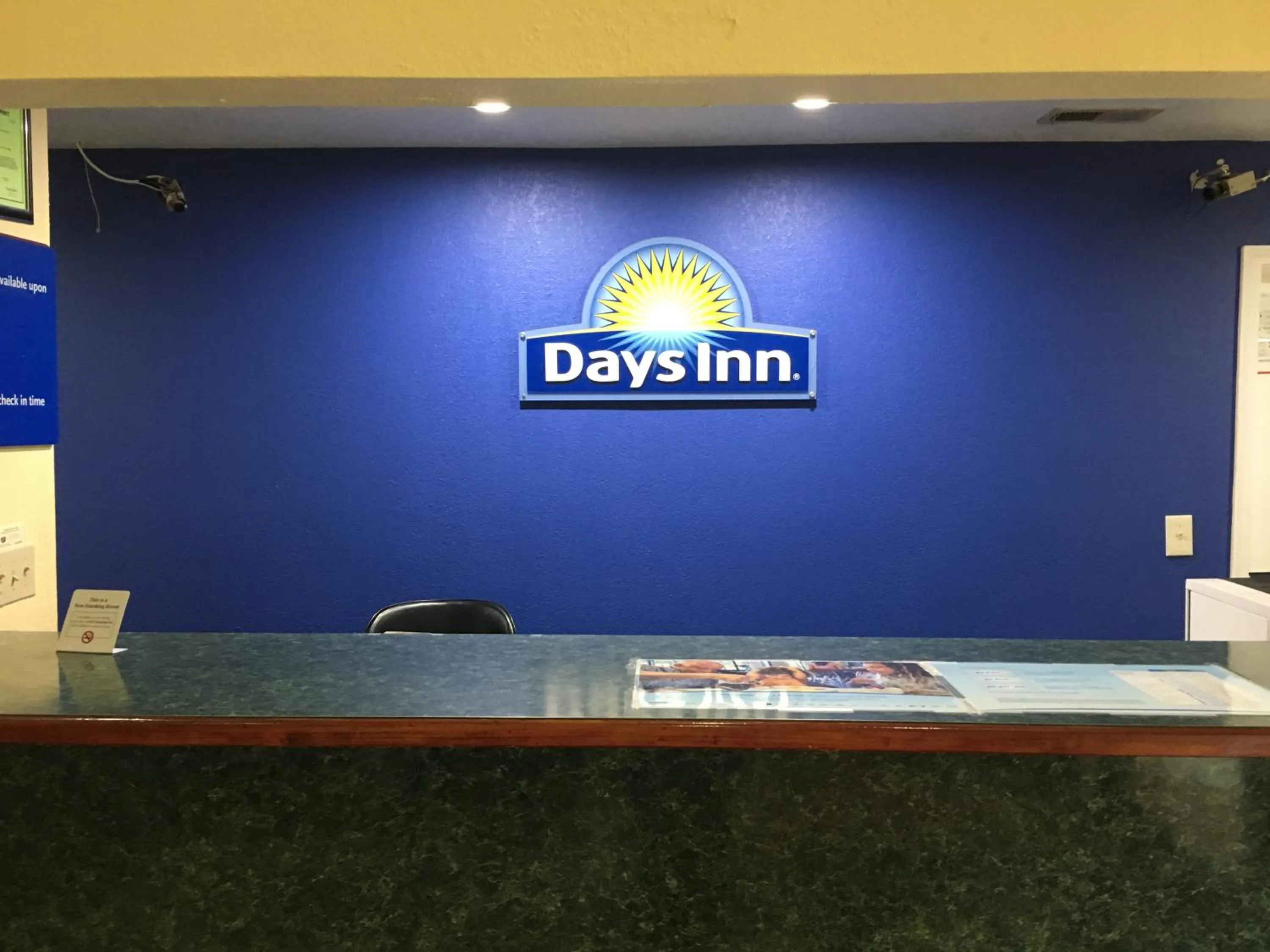 Days Inn by Wyndham Lincoln