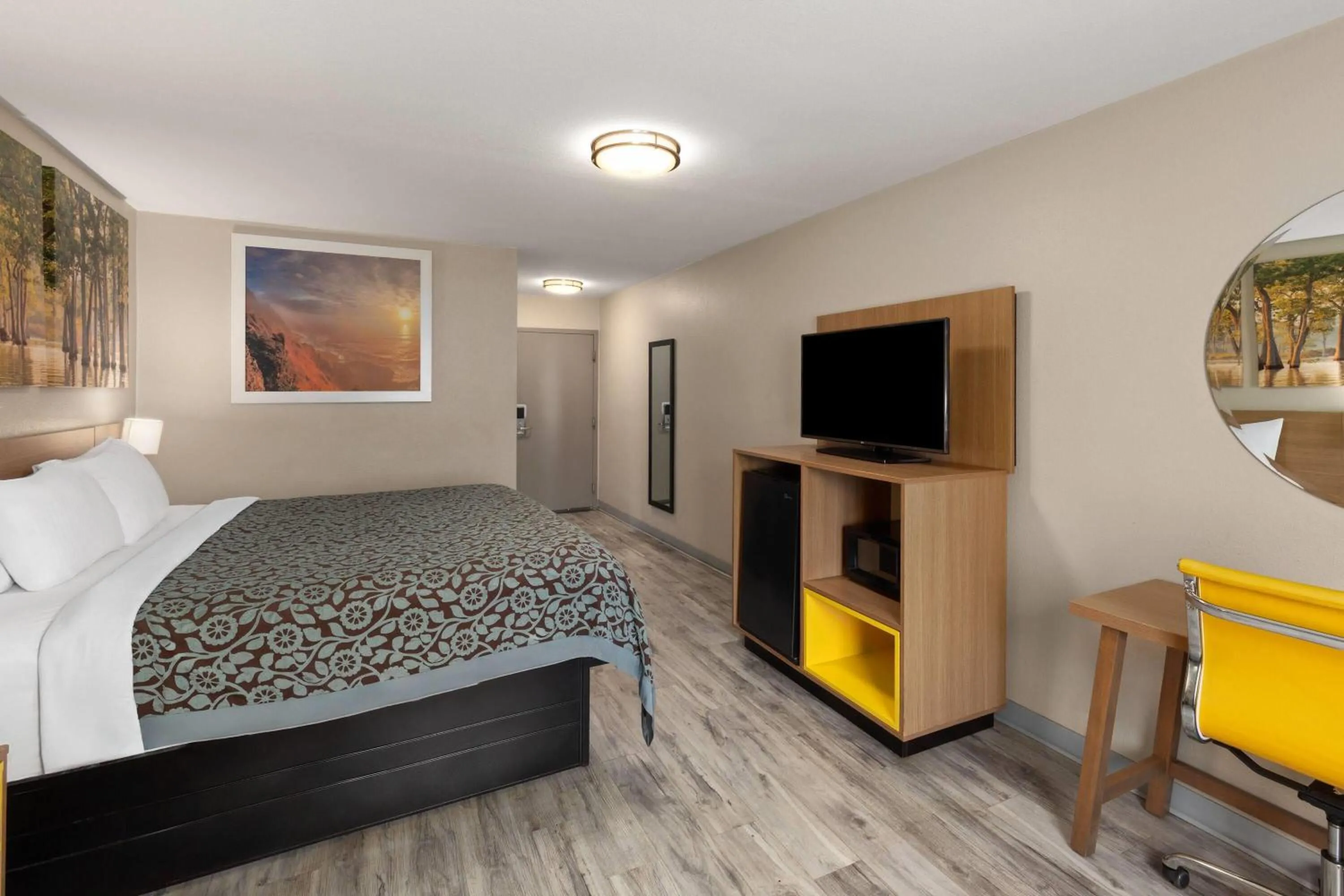 Photo of the whole room, Bed in Days Inn by Wyndham Lincoln