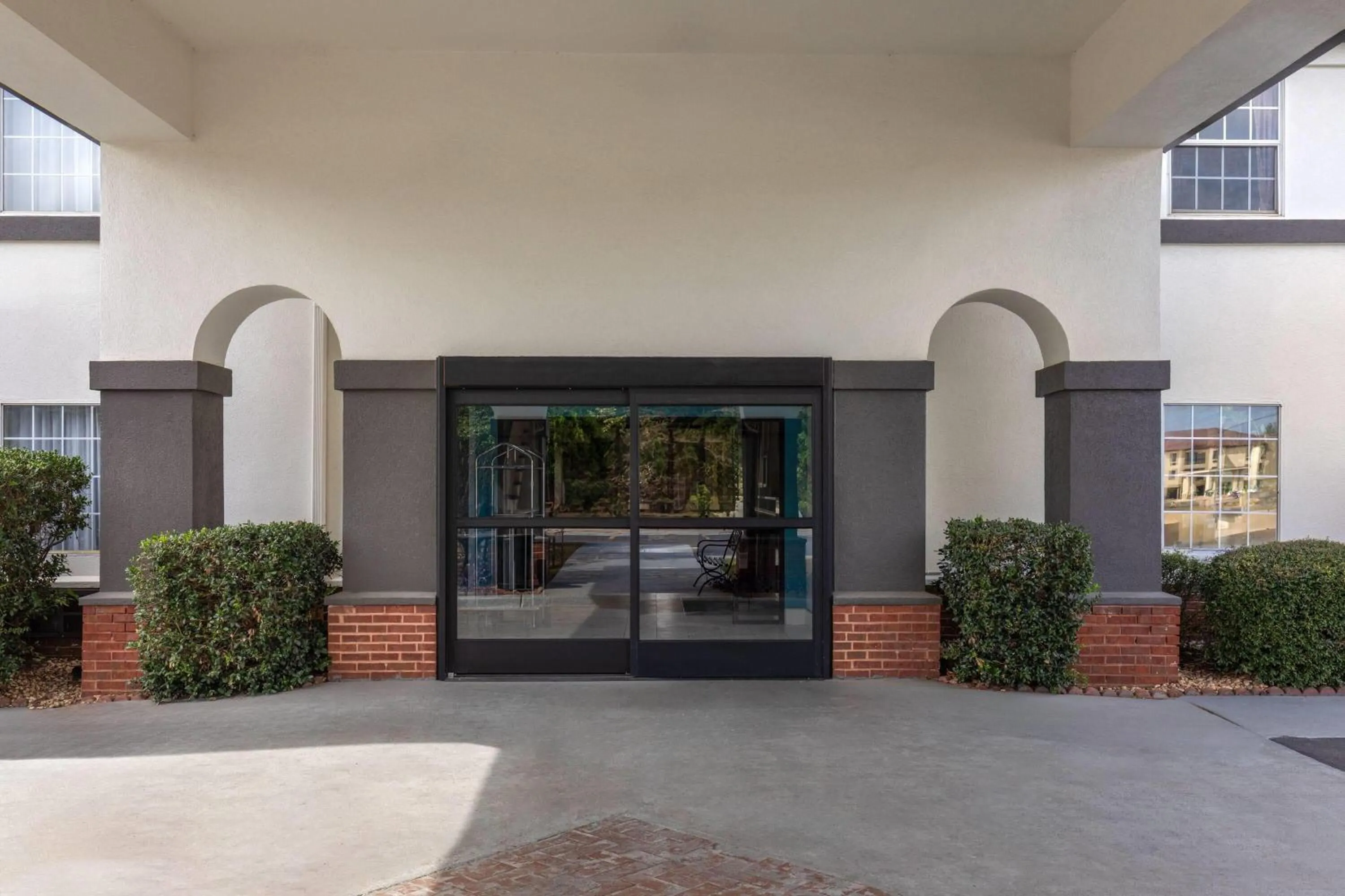 Property building in Days Inn by Wyndham Lincoln