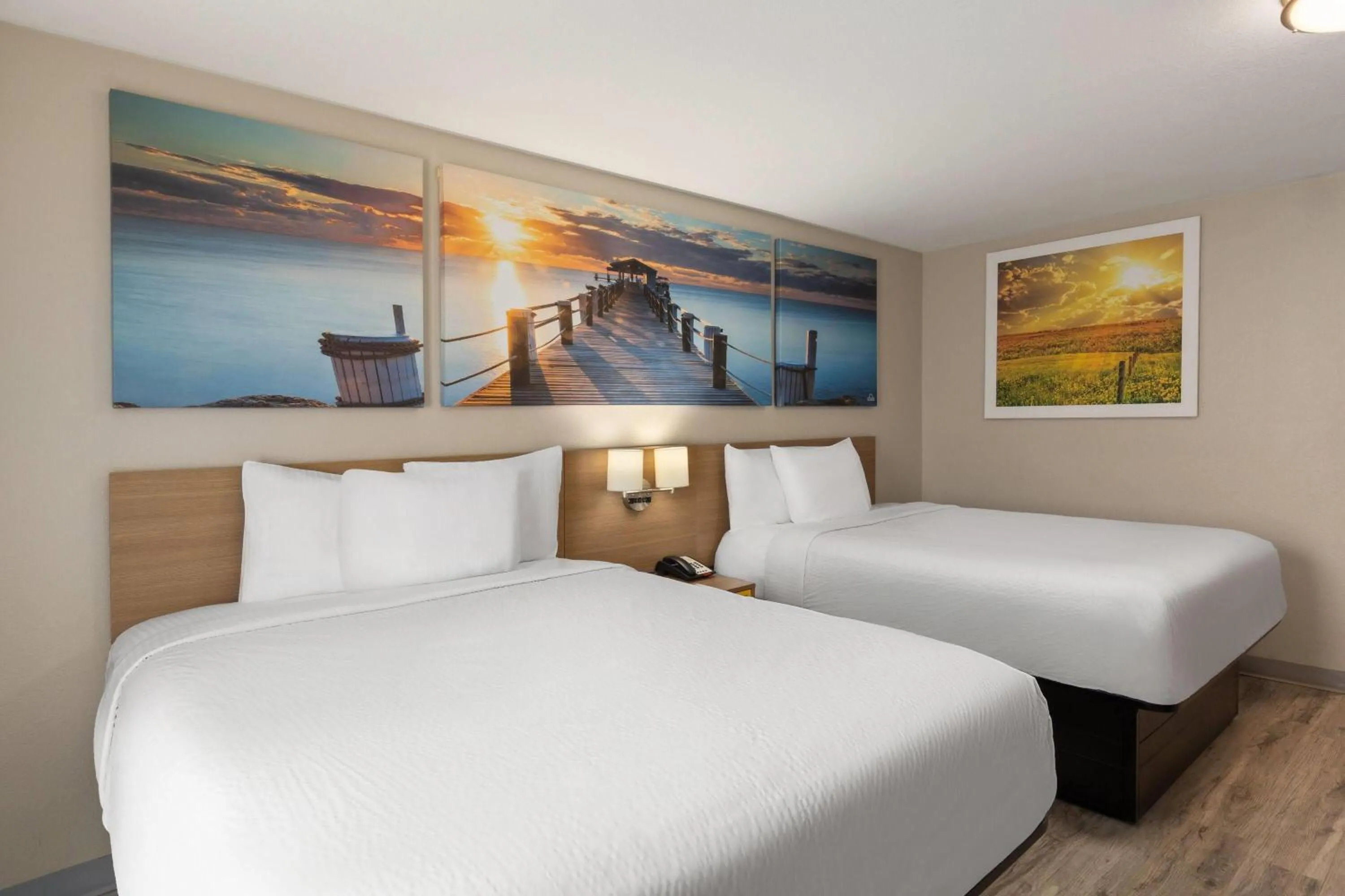 Photo of the whole room, Bed in Days Inn by Wyndham Lincoln