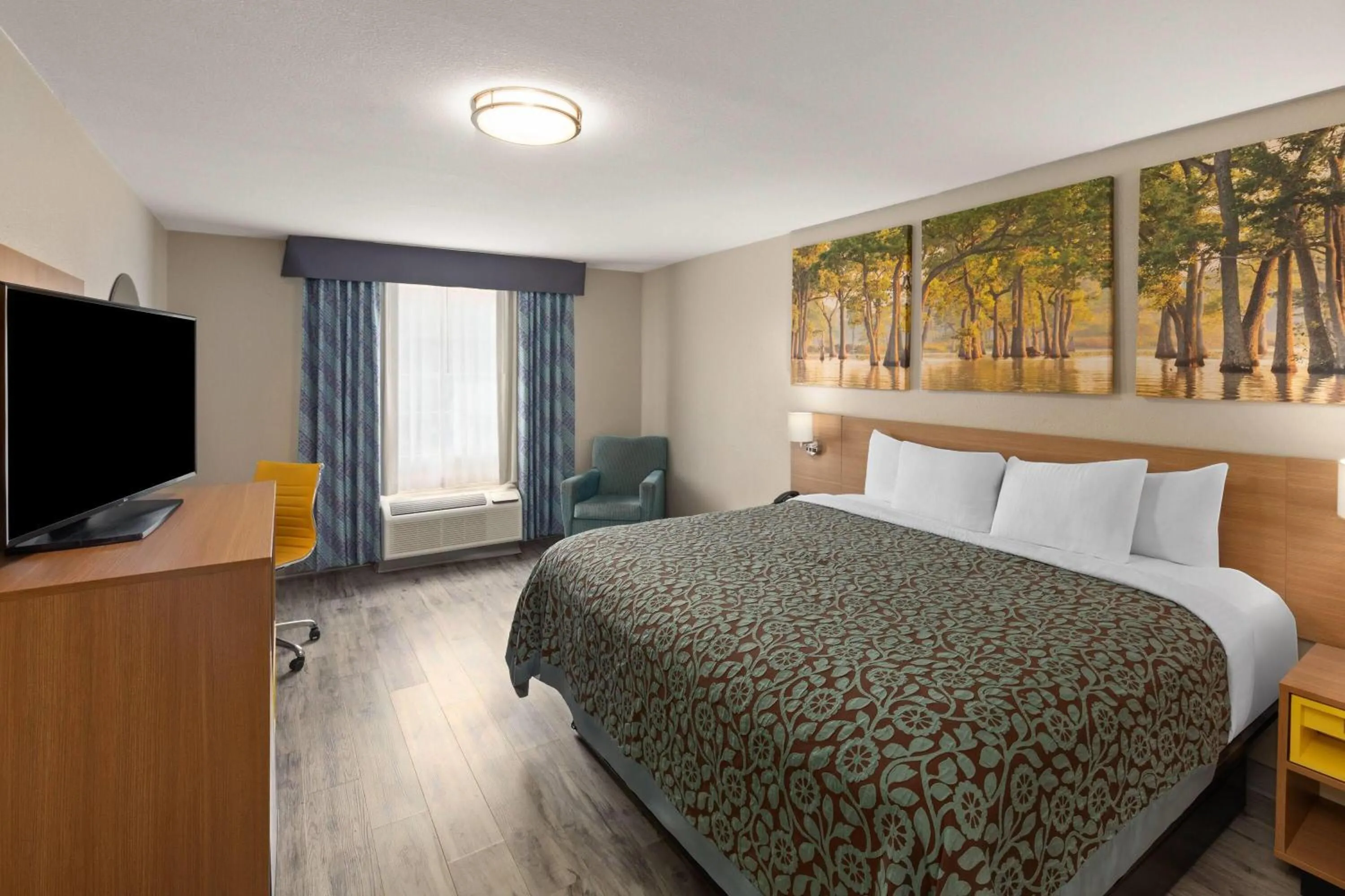 Photo of the whole room, Bed in Days Inn by Wyndham Lincoln