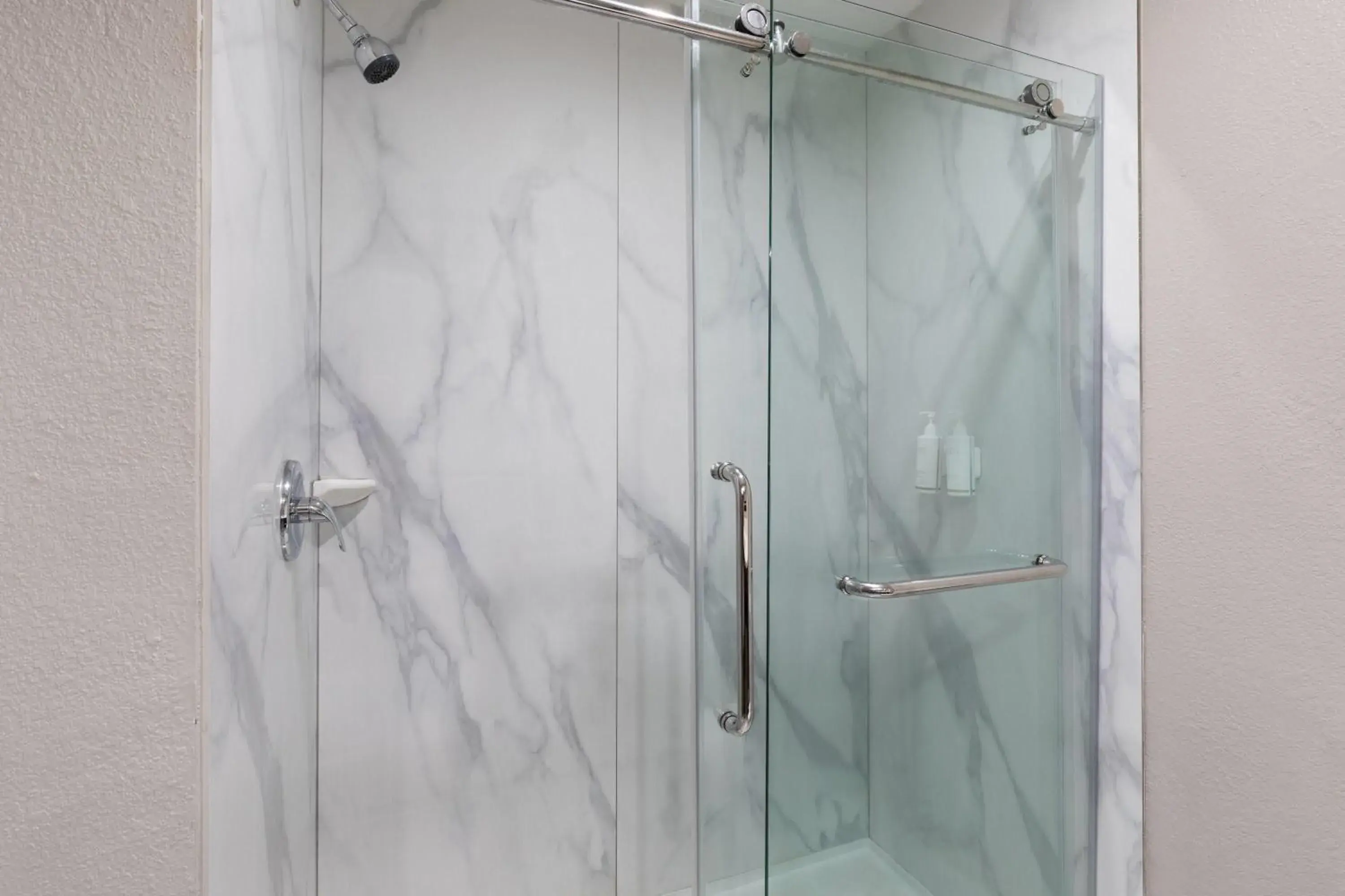 King Room - Non-Smoking in Days Inn by Wyndham Lincoln King Room - Non-Smoking in Days Inn by Wyndham Lincoln