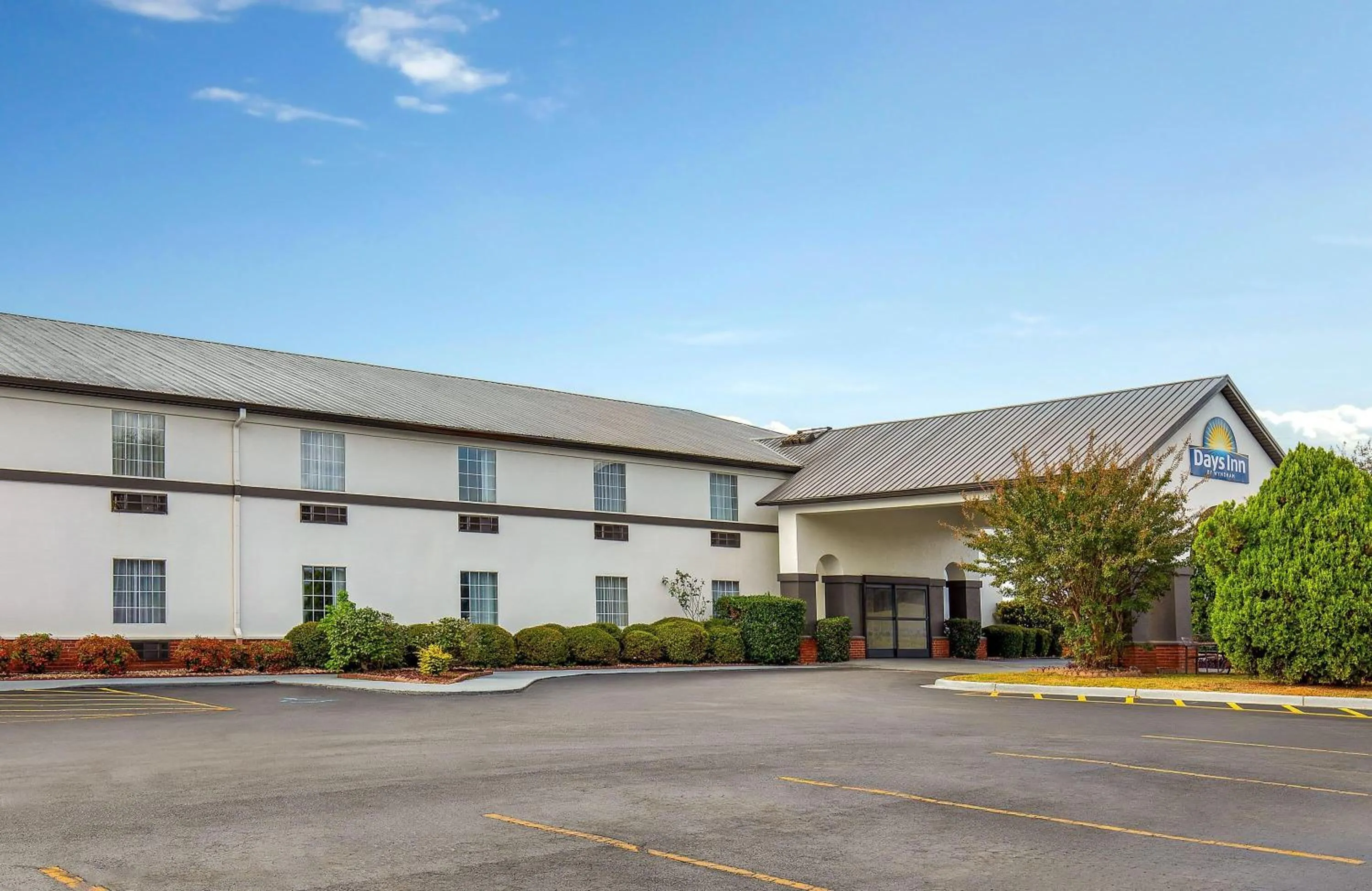 Property building in Days Inn by Wyndham Lincoln