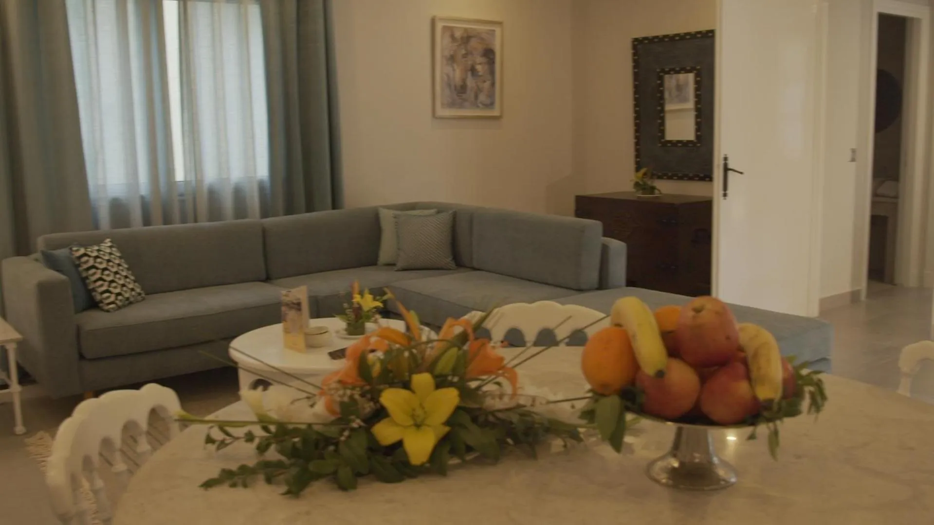 Living room in Suites Hôtel Les Charmilles & Spa