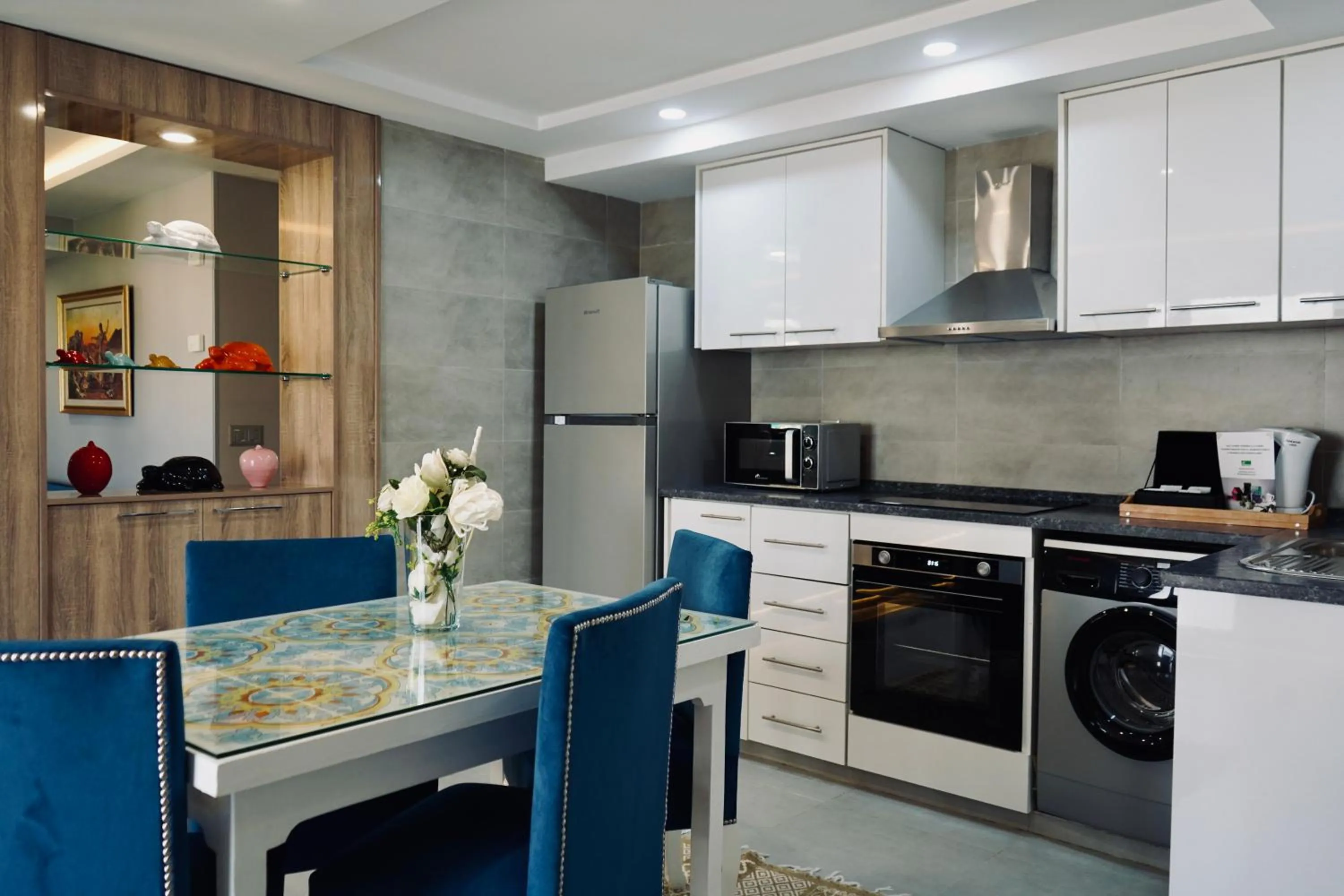 Coffee/tea facilities in Suites Hôtel Les Charmilles & Spa