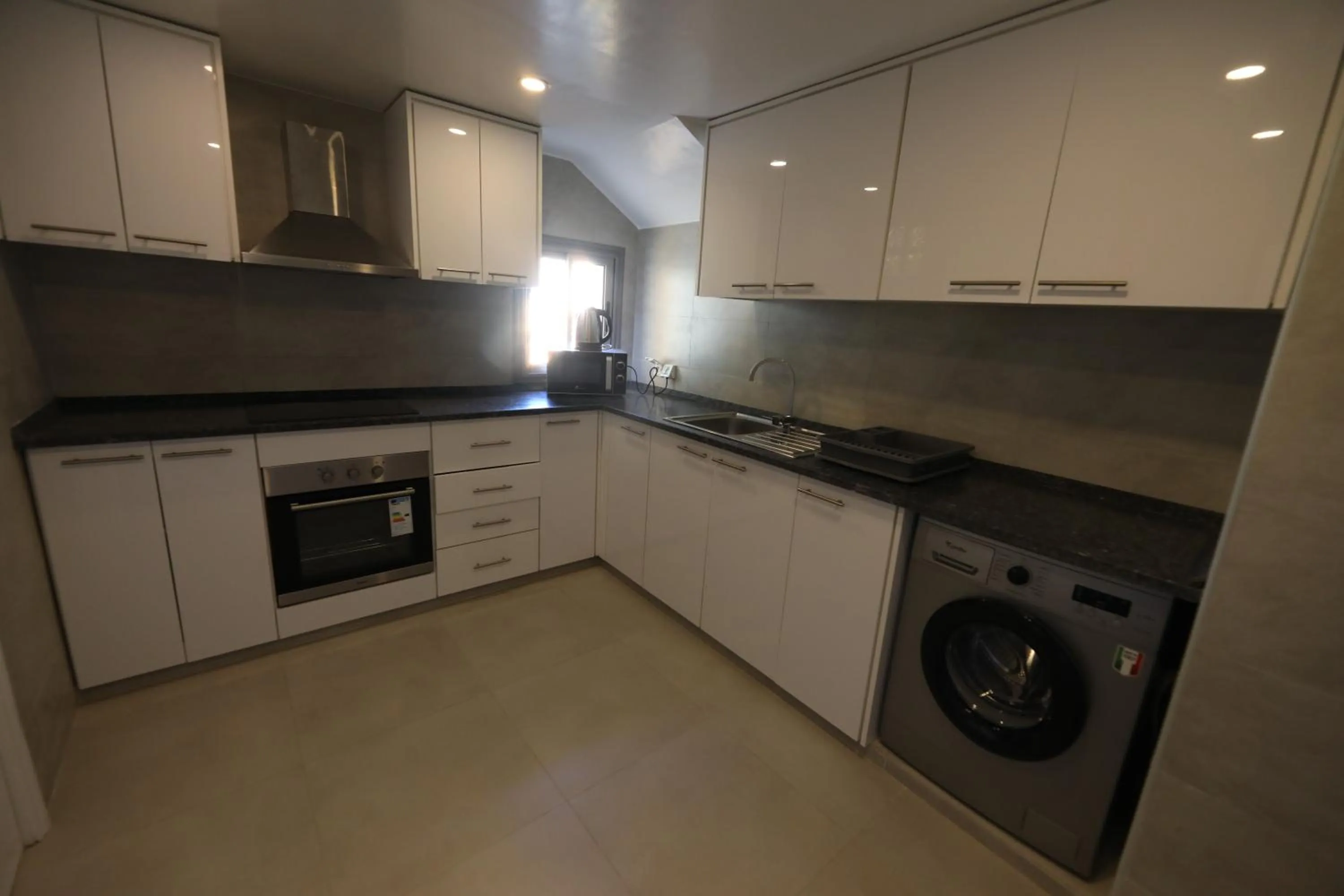 Kitchen or kitchenette in Suites Hôtel Les Charmilles & Spa