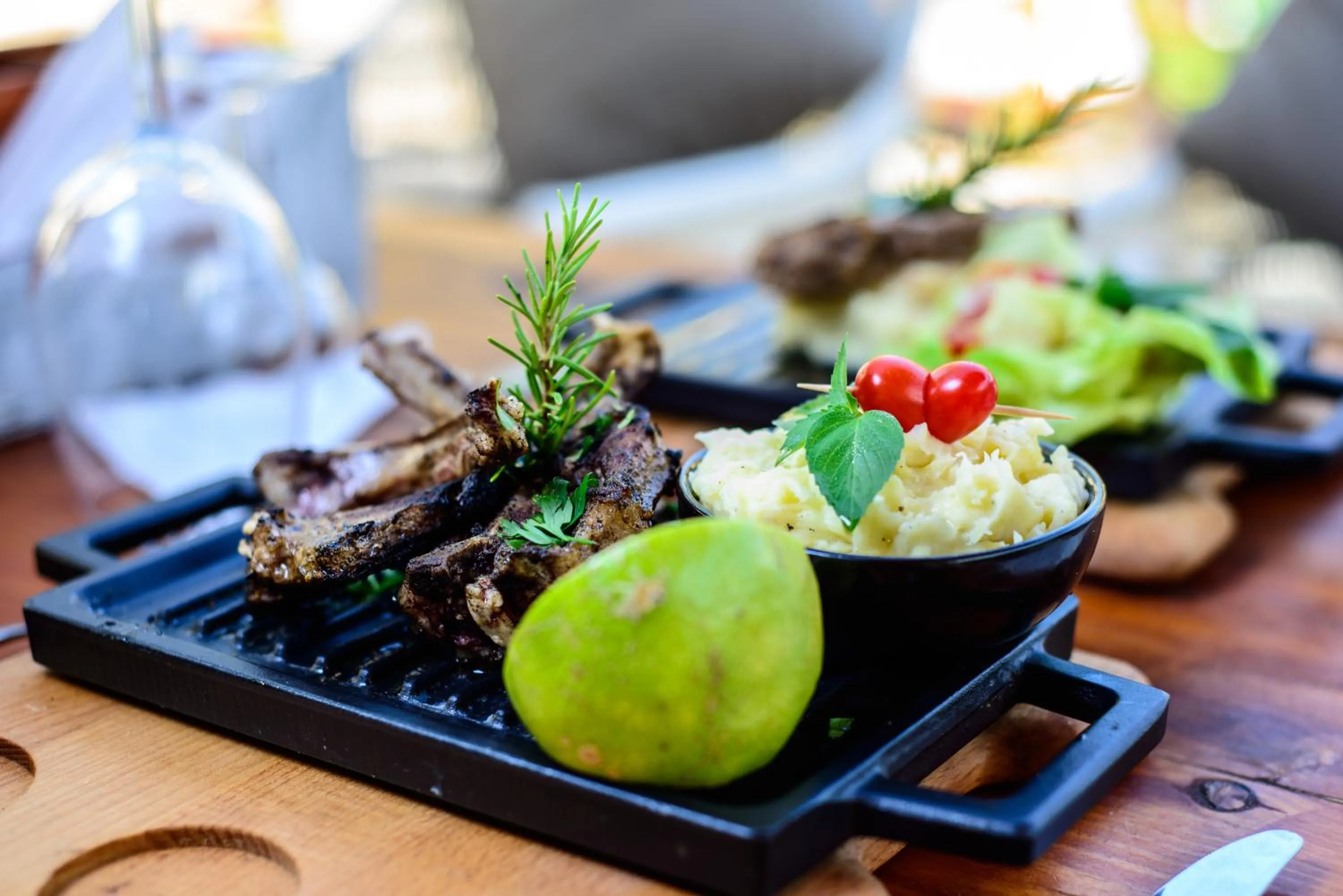 Restaurant/places to eat in Suites Hôtel Les Charmilles & Spa