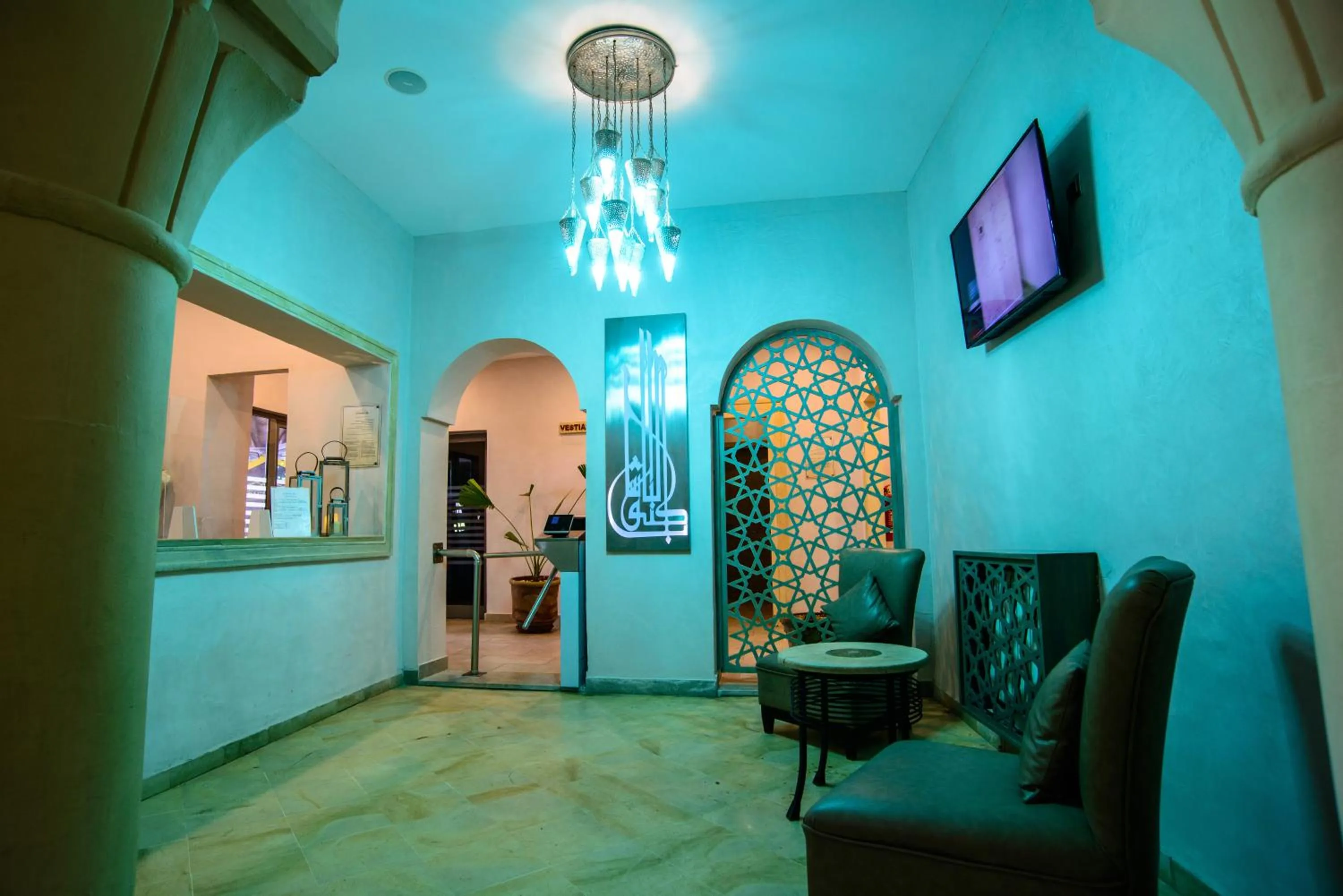 Lobby or reception in Suites Hôtel Les Charmilles & Spa