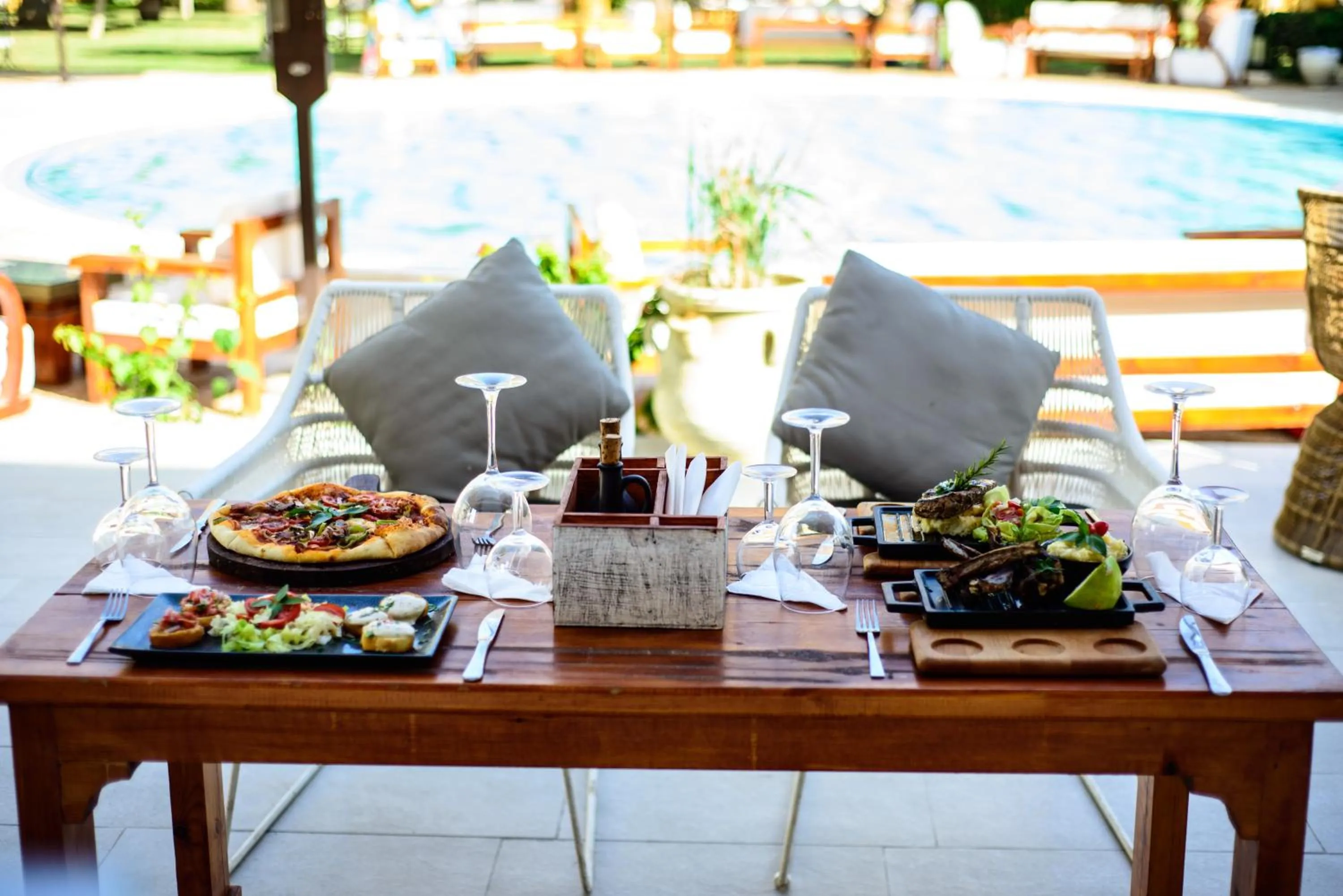 Restaurant/places to eat in Suites Hôtel Les Charmilles & Spa