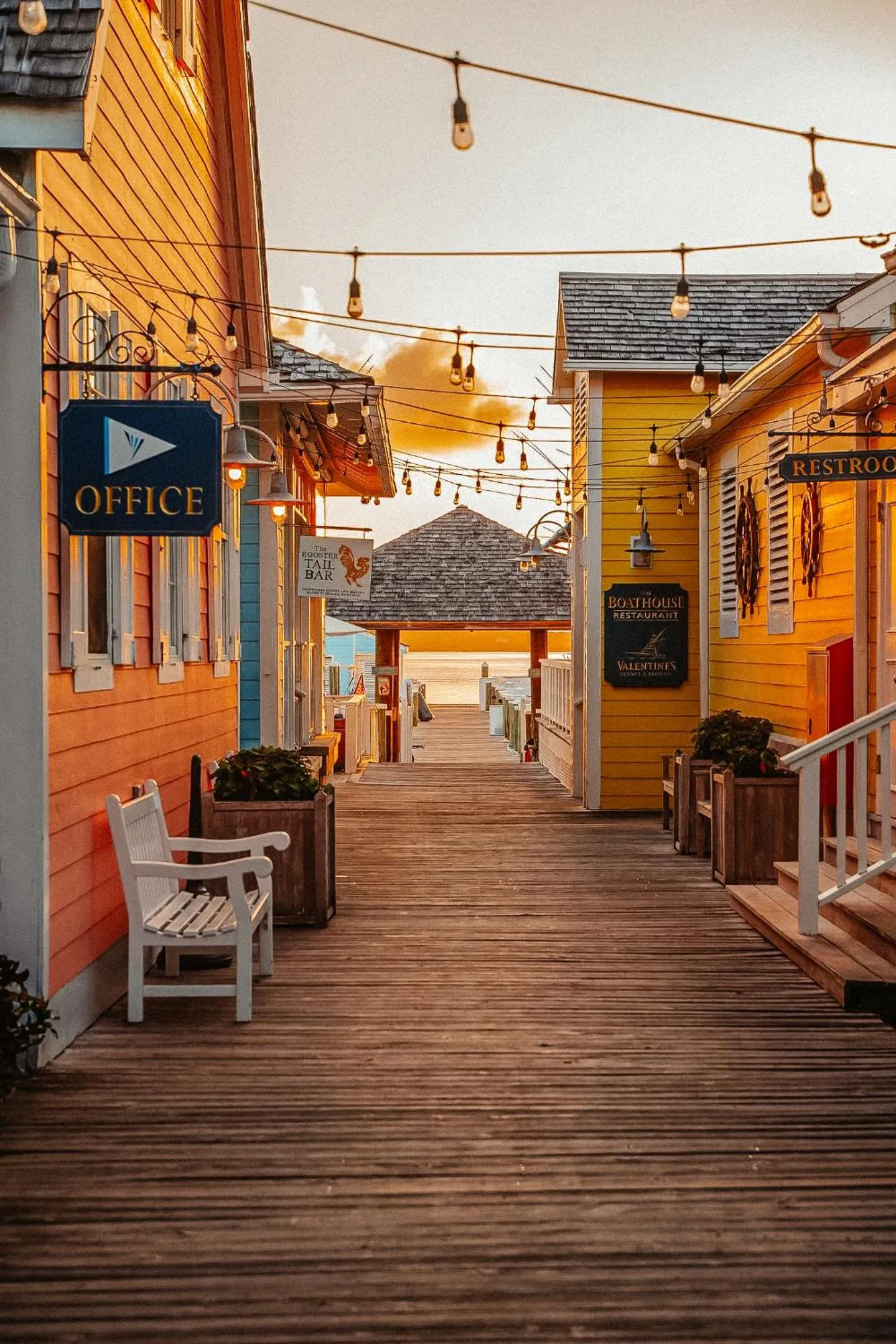 Restaurant/places to eat in Valentines Resort & Marina