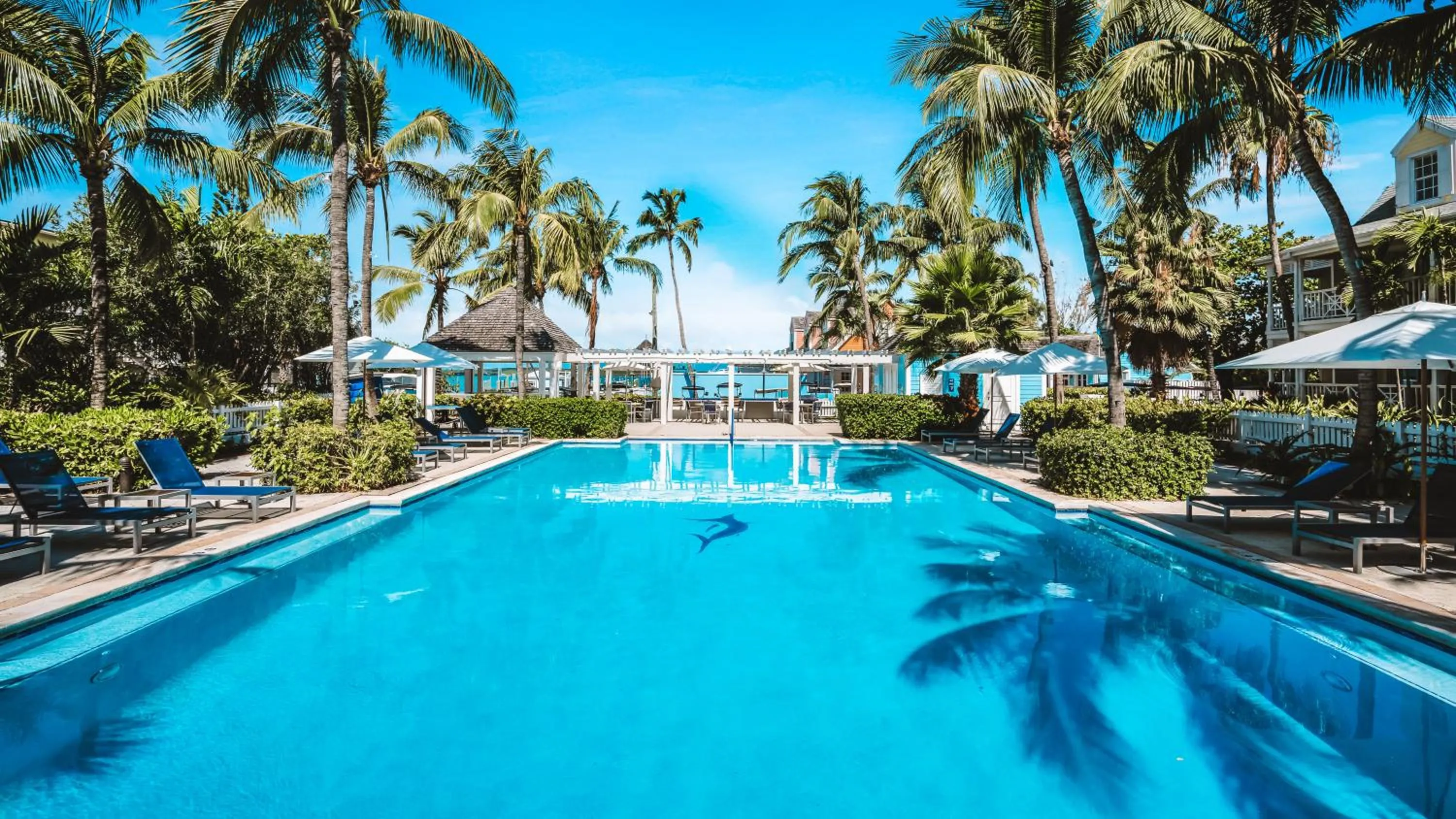Swimming pool in Valentines Resort & Marina