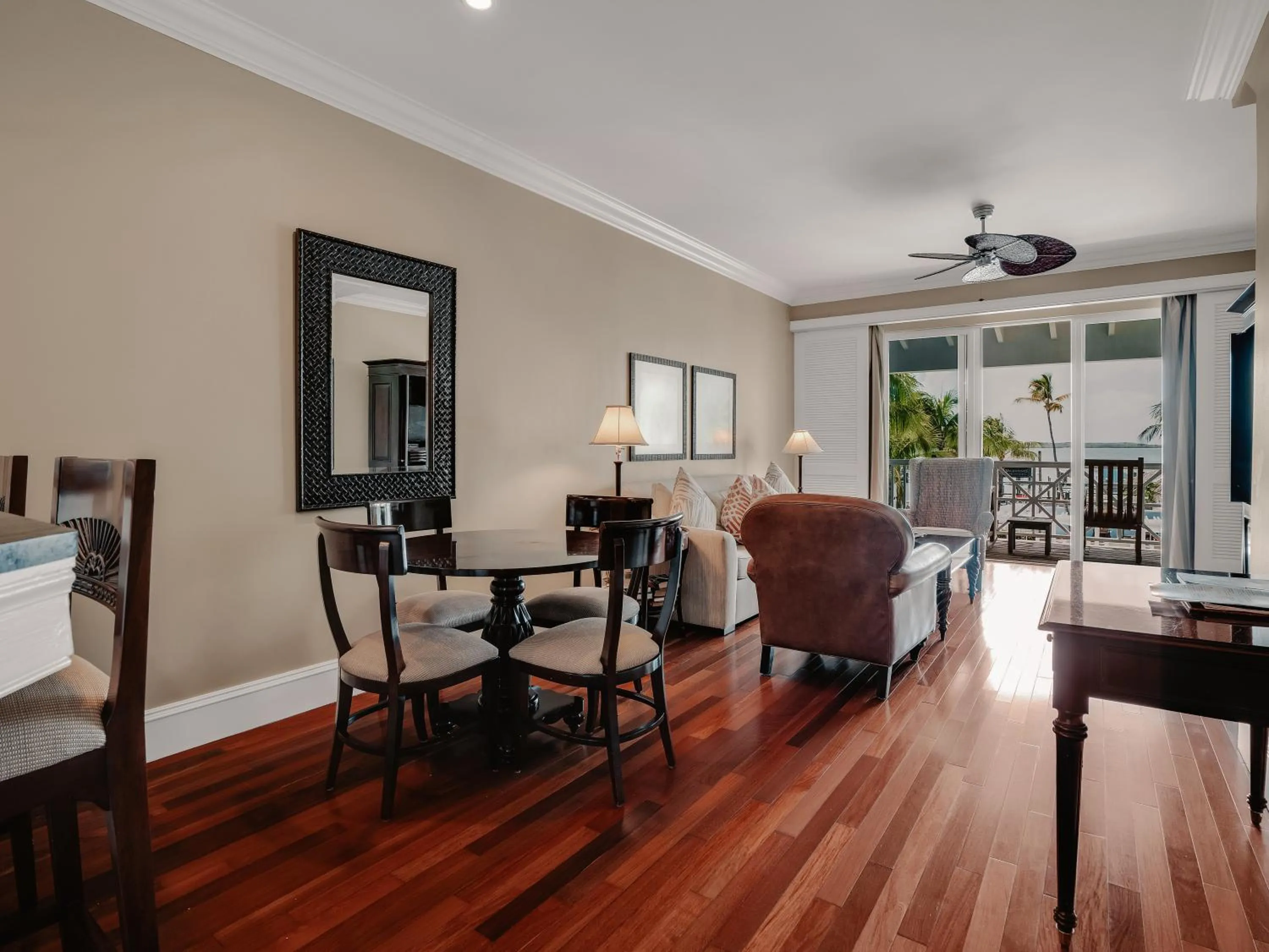 Living room in Valentines Resort & Marina