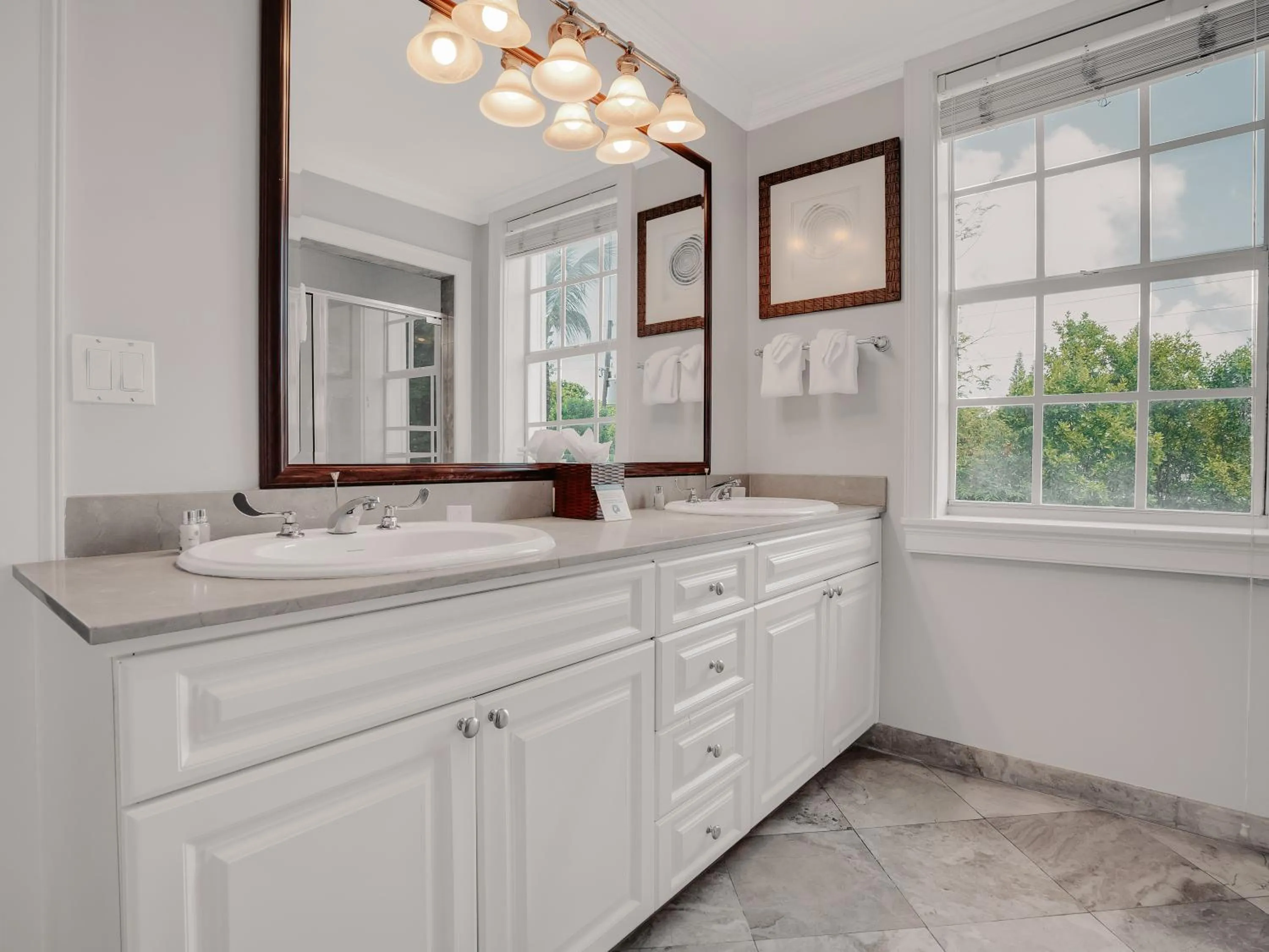 Bathroom in Valentines Resort & Marina