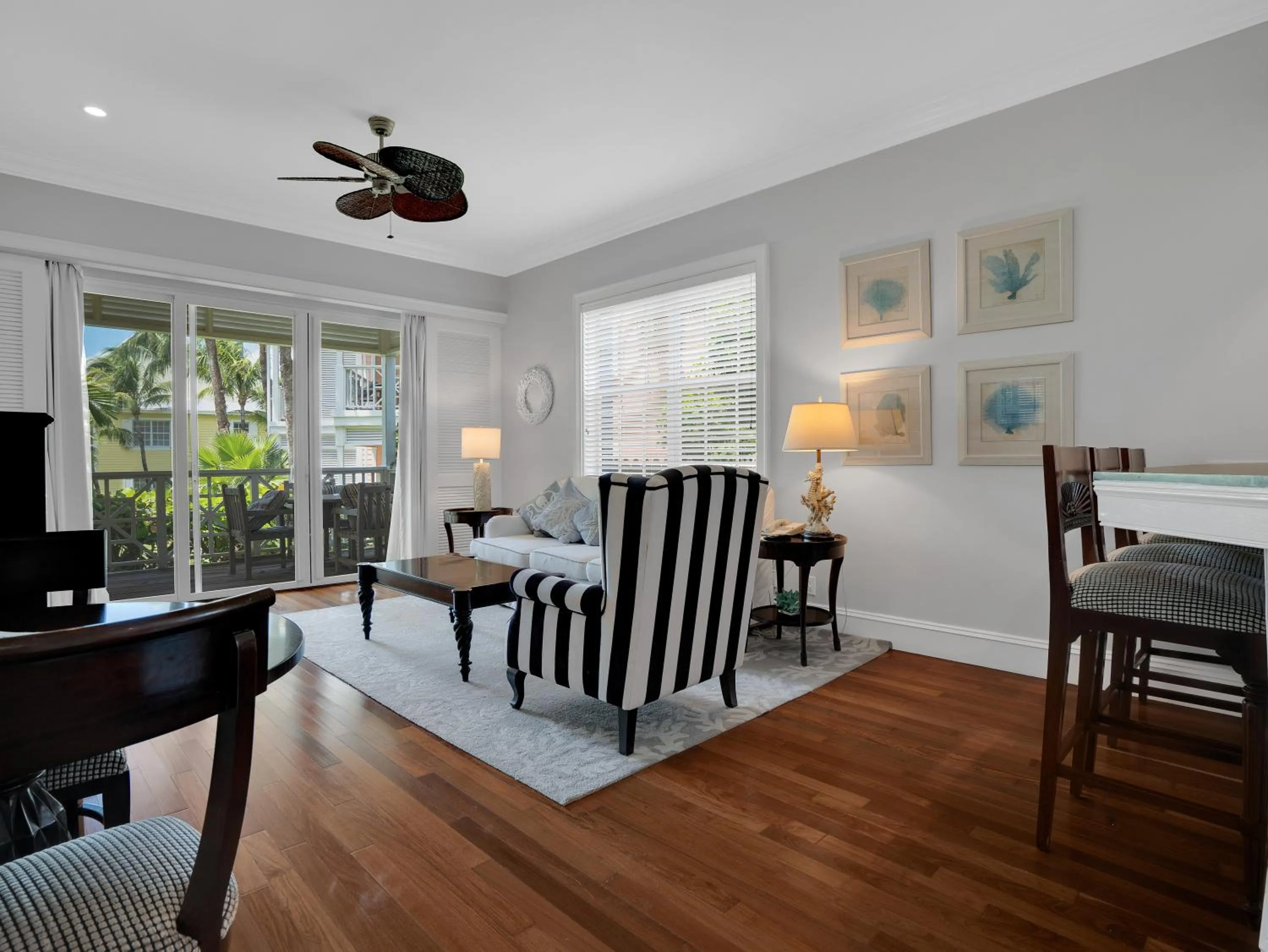 TV and multimedia in Valentines Resort & Marina