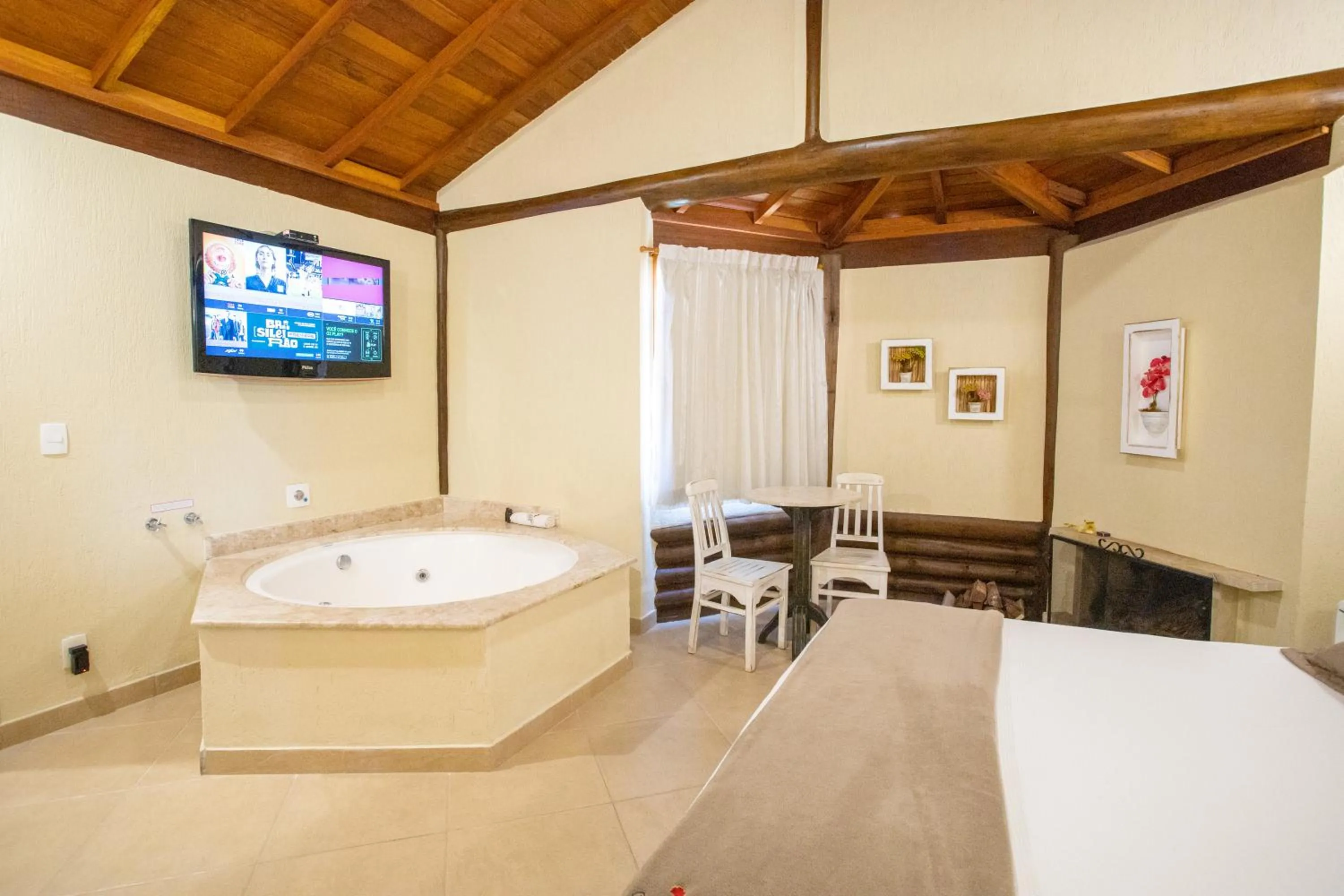 Hot Tub, Bed in Pousada Cantagalo
