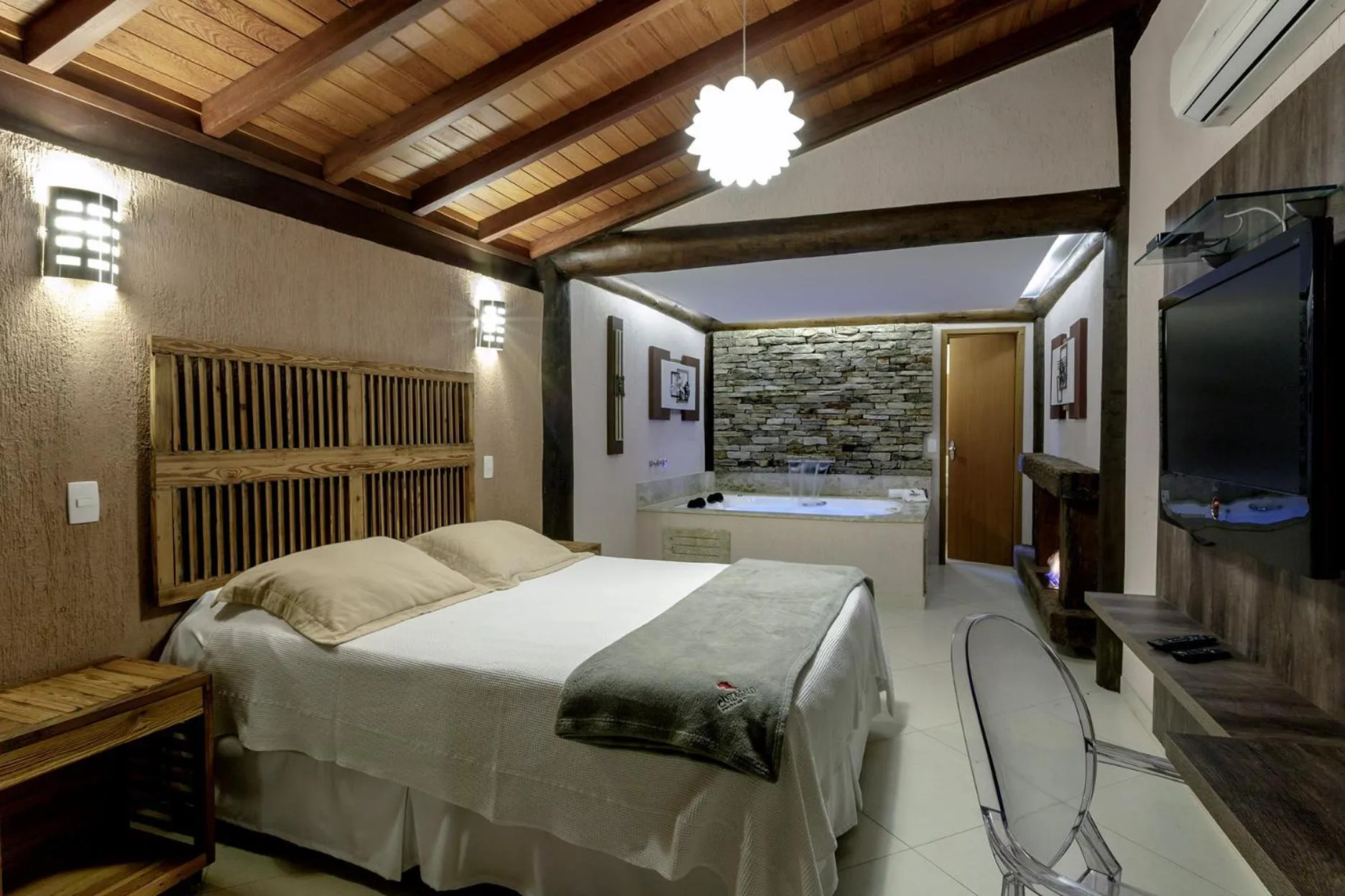 Photo of the whole room, Bed in Pousada Cantagalo