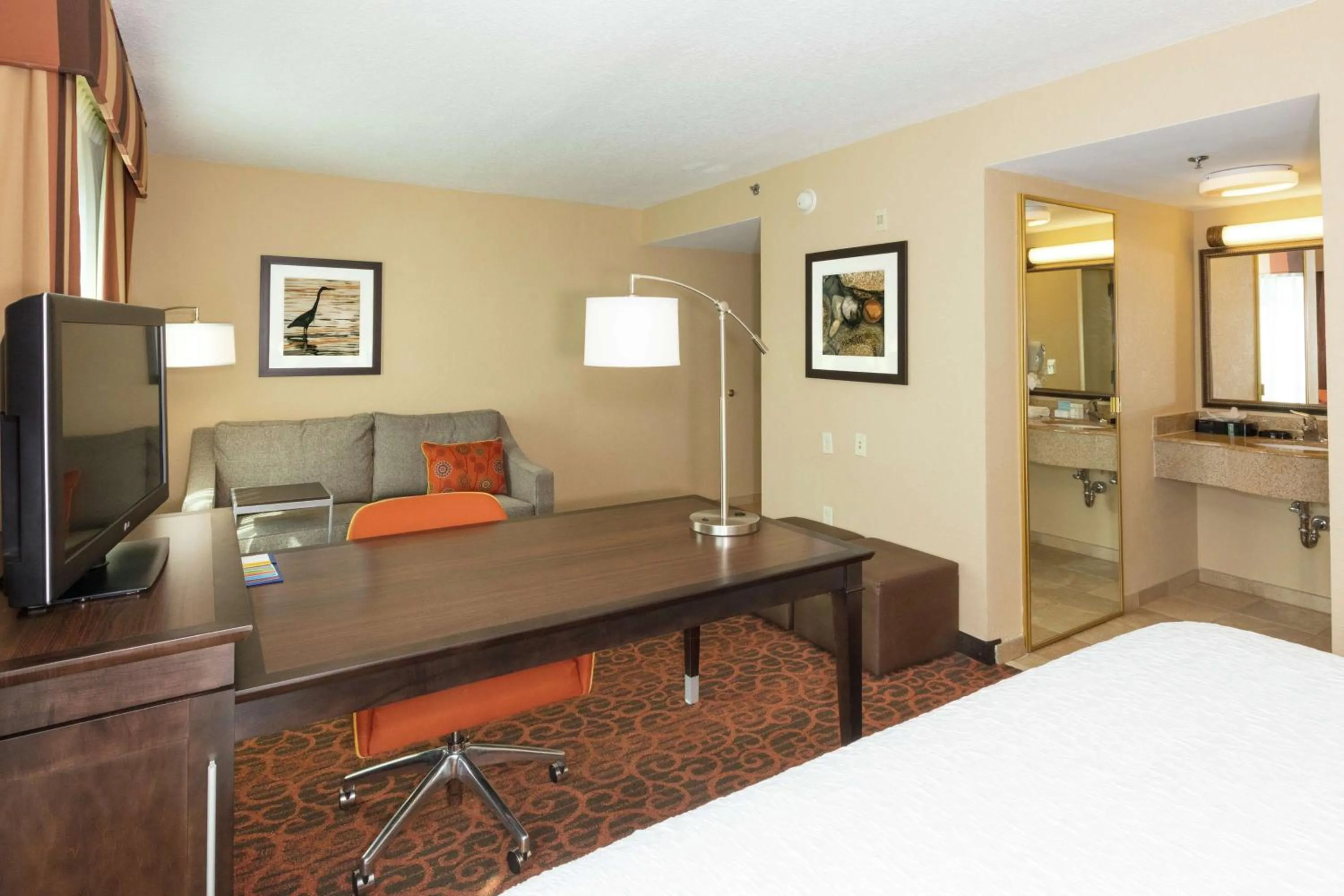 Bedroom, Bed in Hampton Inn & Suites Jacksonville-Airport