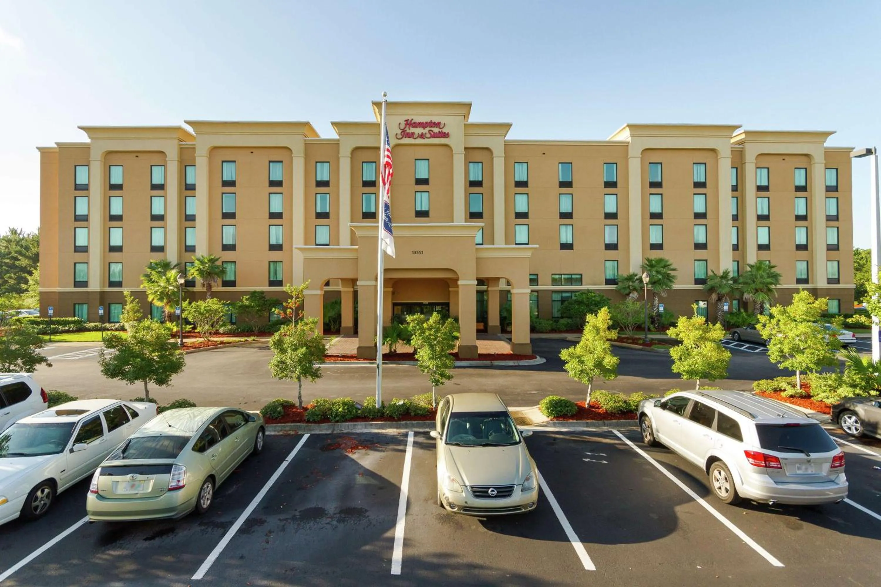 Property building in Hampton Inn & Suites Jacksonville-Airport
