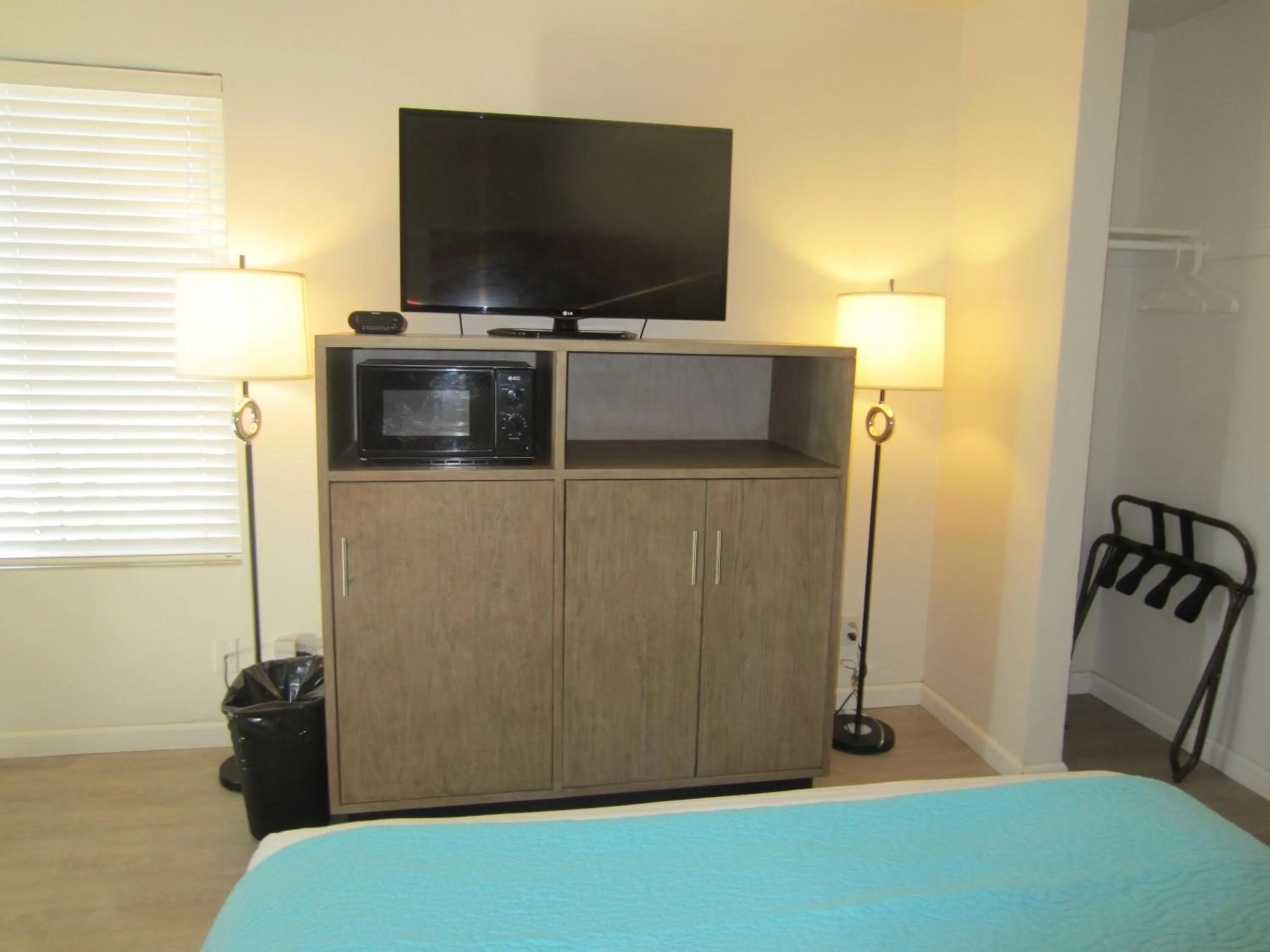 Queen Room with Two Queen Beds in Carousel Beach Inn