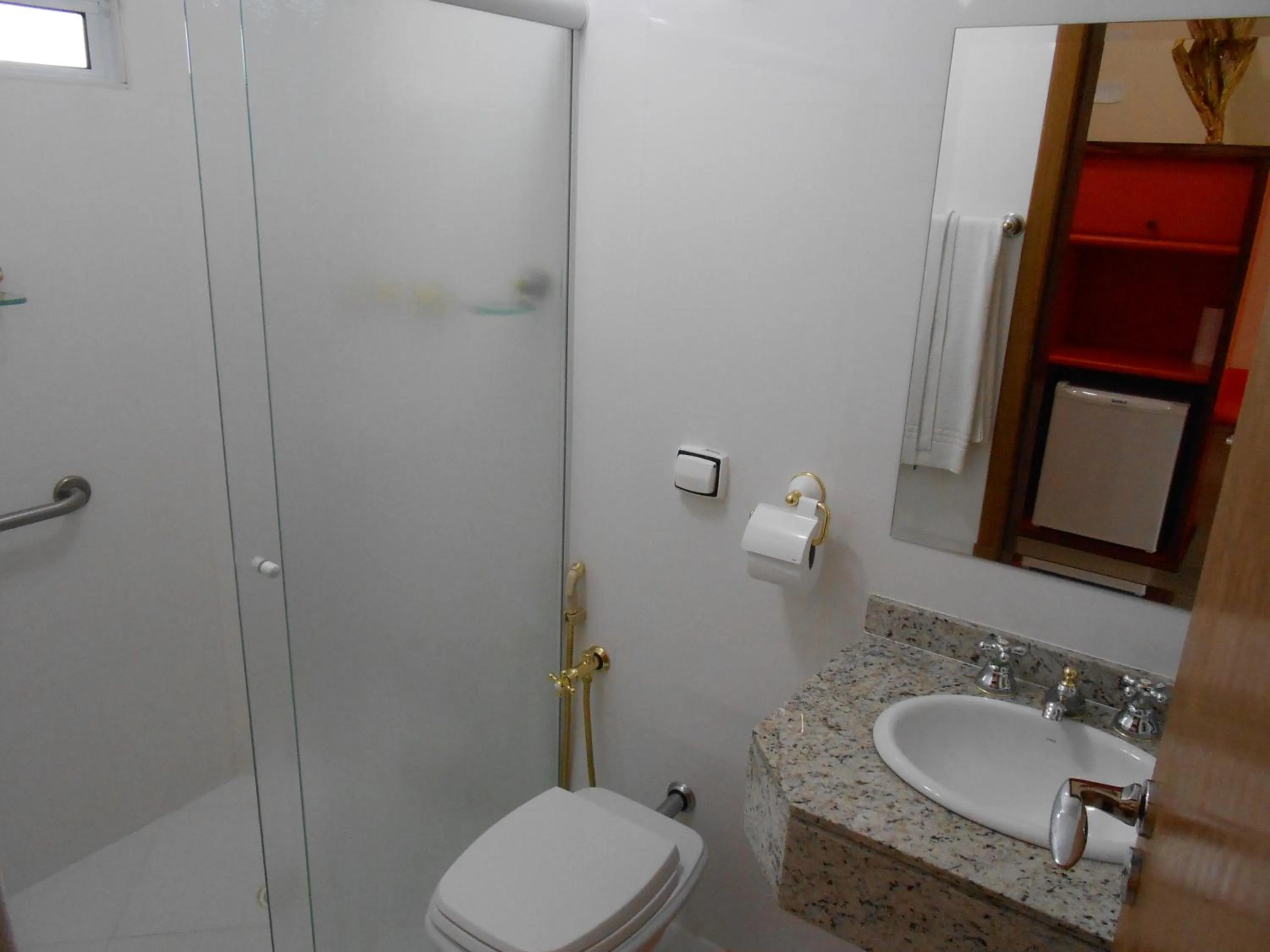 Shower in Hotel Canto da Riviera