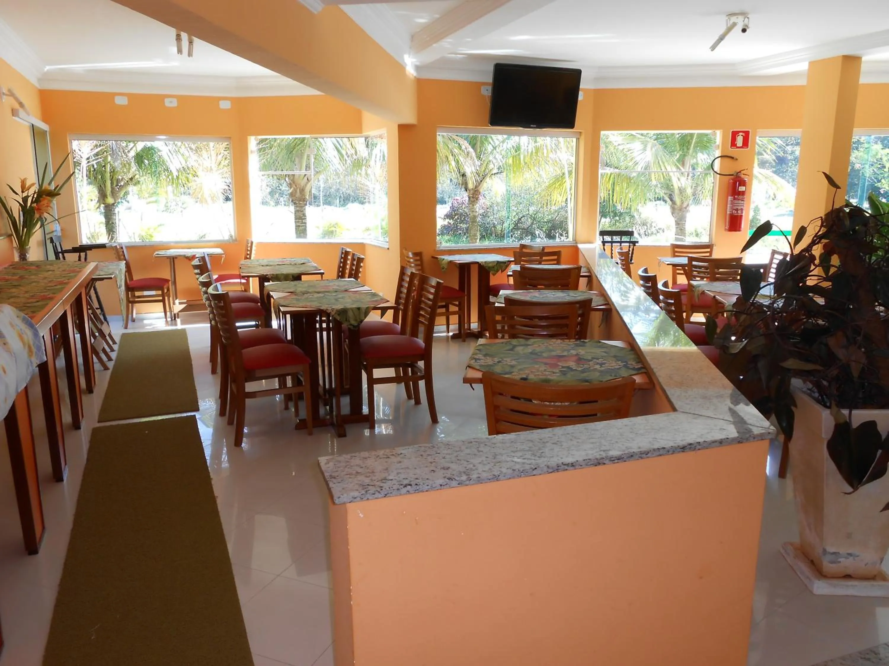 Restaurant/places to eat in Hotel Canto da Riviera