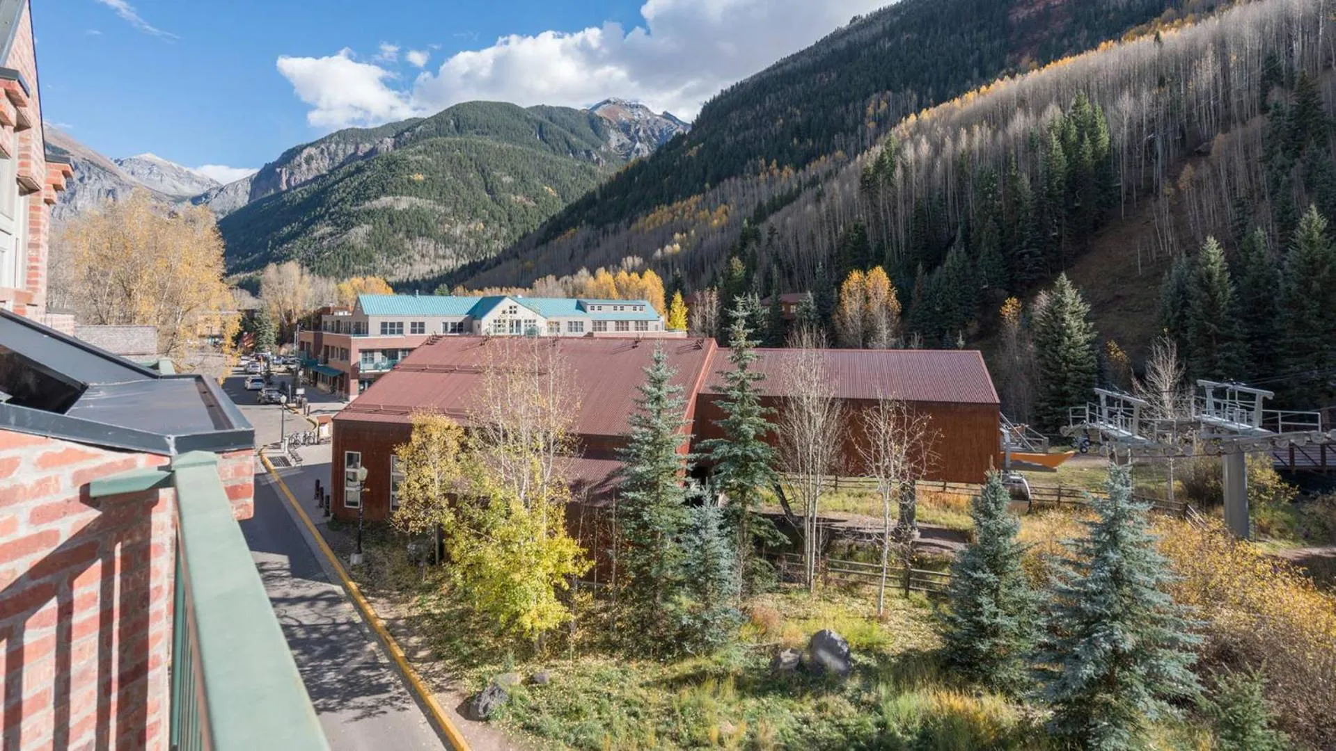 Neighbourhood in Hotel Columbia