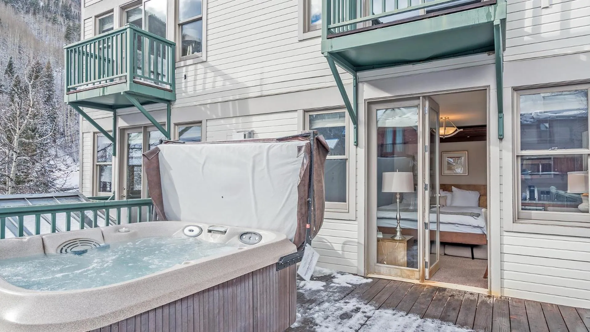 Hot Tub in Hotel Columbia